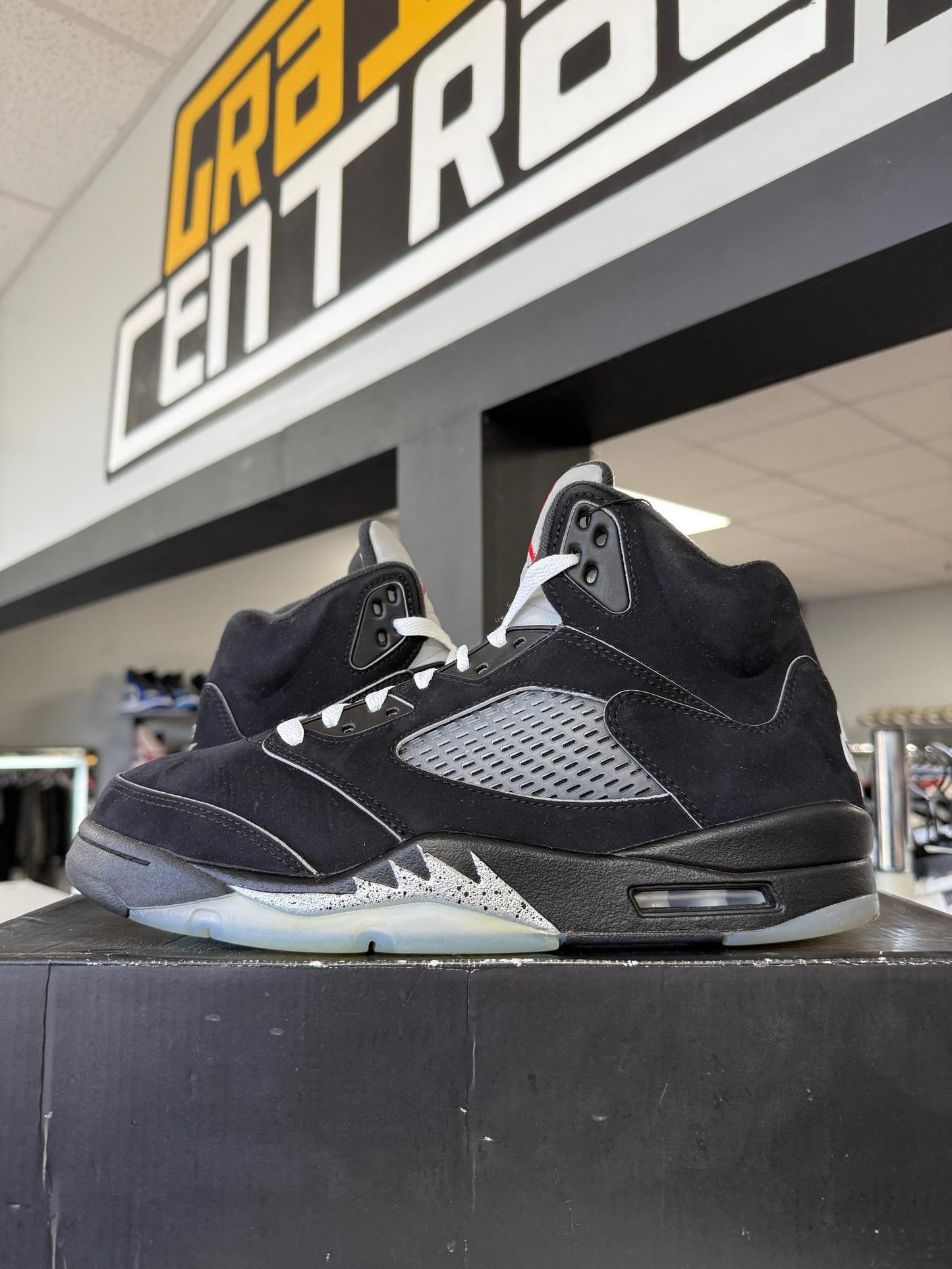 Jordan 5 "Metallic Reimagined" Used Size 10