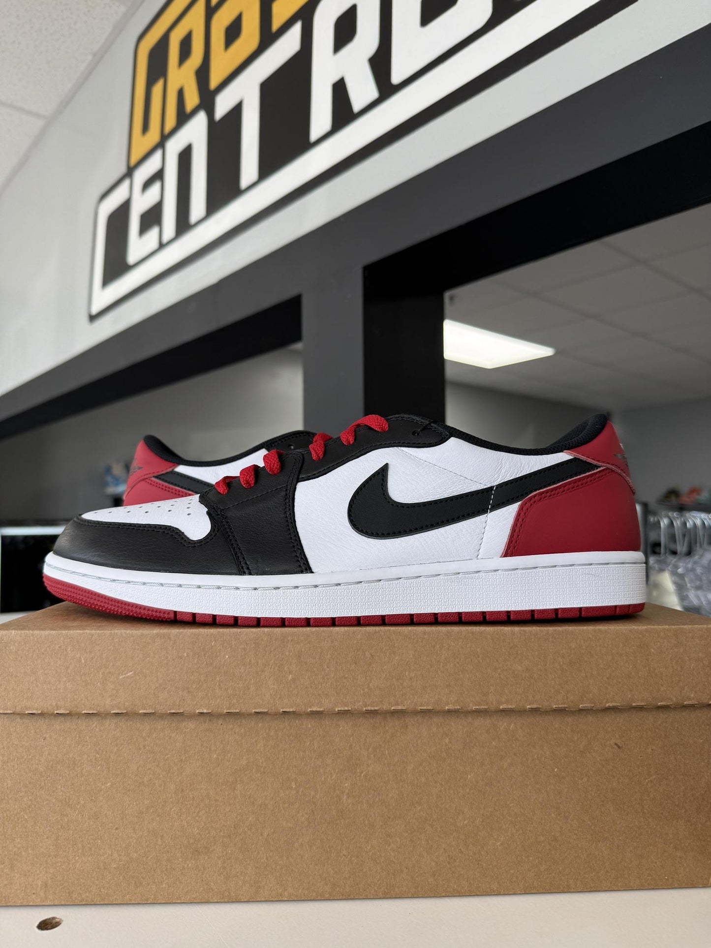 Jordan 1 Low "Black Toe" Used Size 14