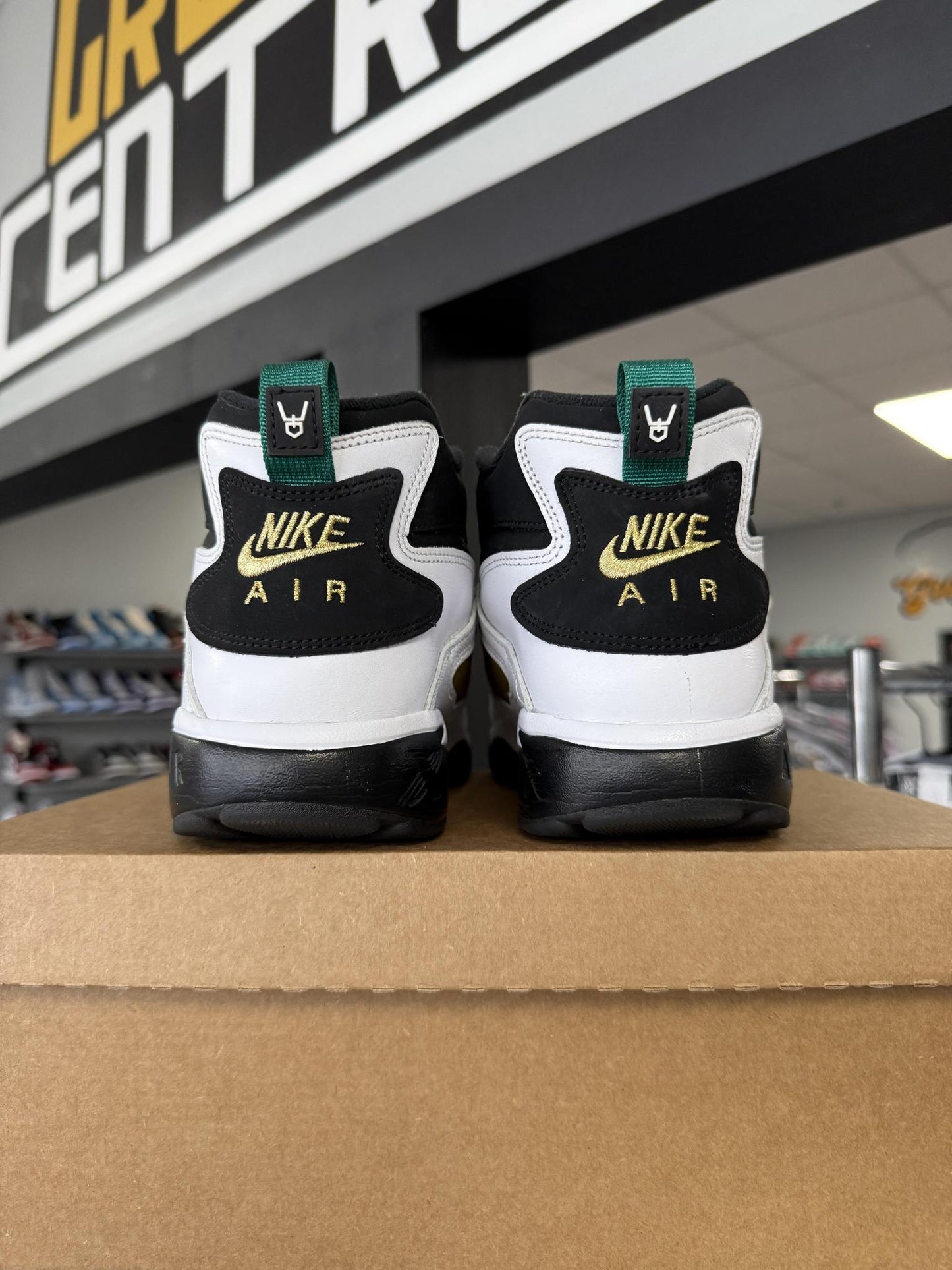 Nike Diamond Turf "Emerald" Used Size 11