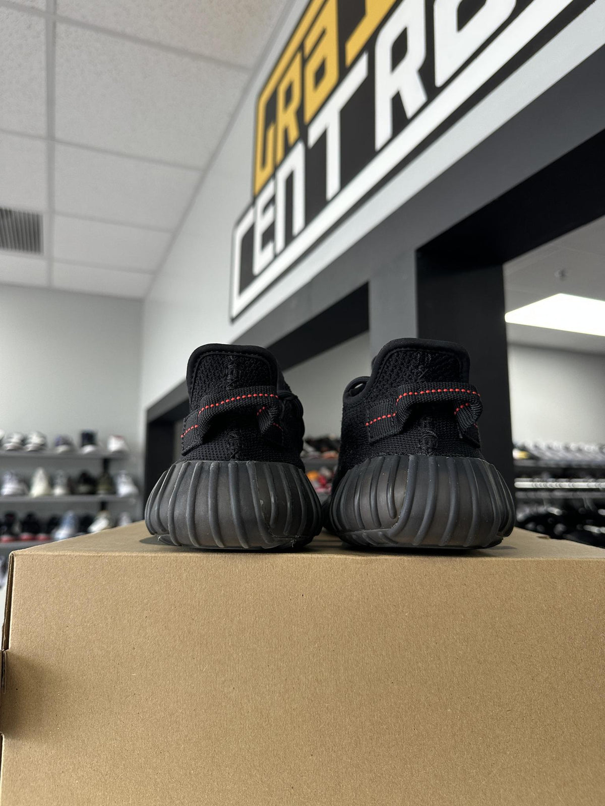 Adidas Yeezy 350 V2 "Bred" Used Size 6.5Y/8W