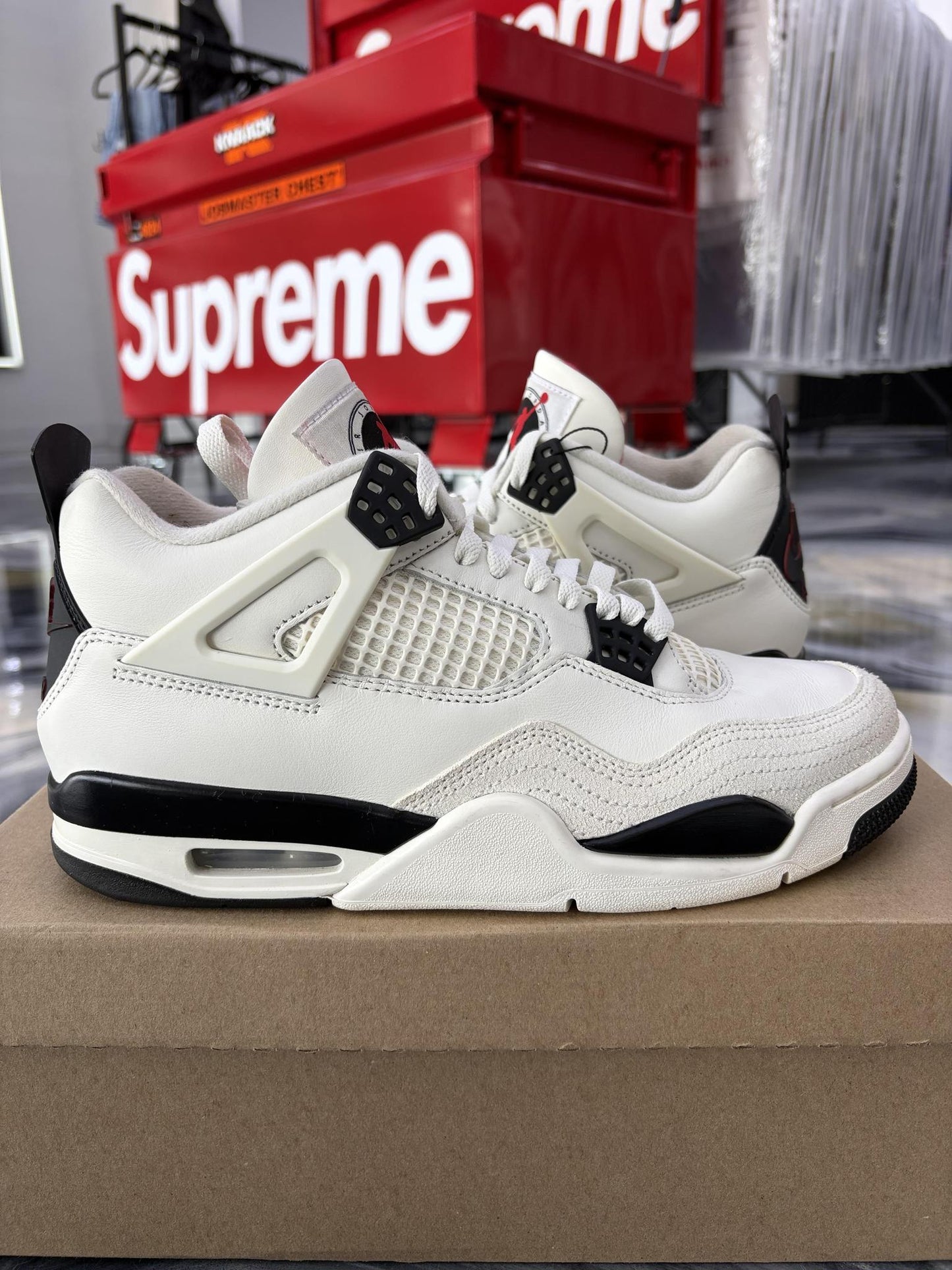 Jordan 4 "Flight Club" Used Size 9.5