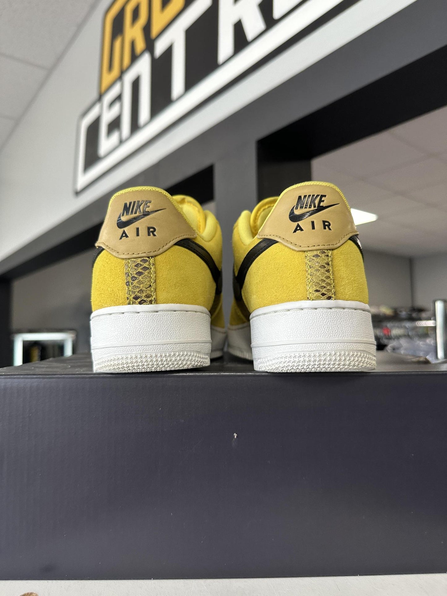 Nike AF1 Low "Yellow Snakeskin" Used Size 9