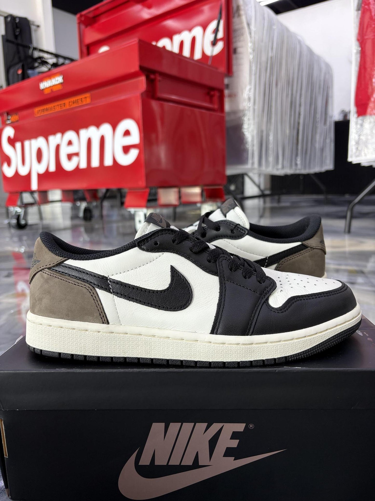 Jordan 1 Low "Mocha" Used Size 9