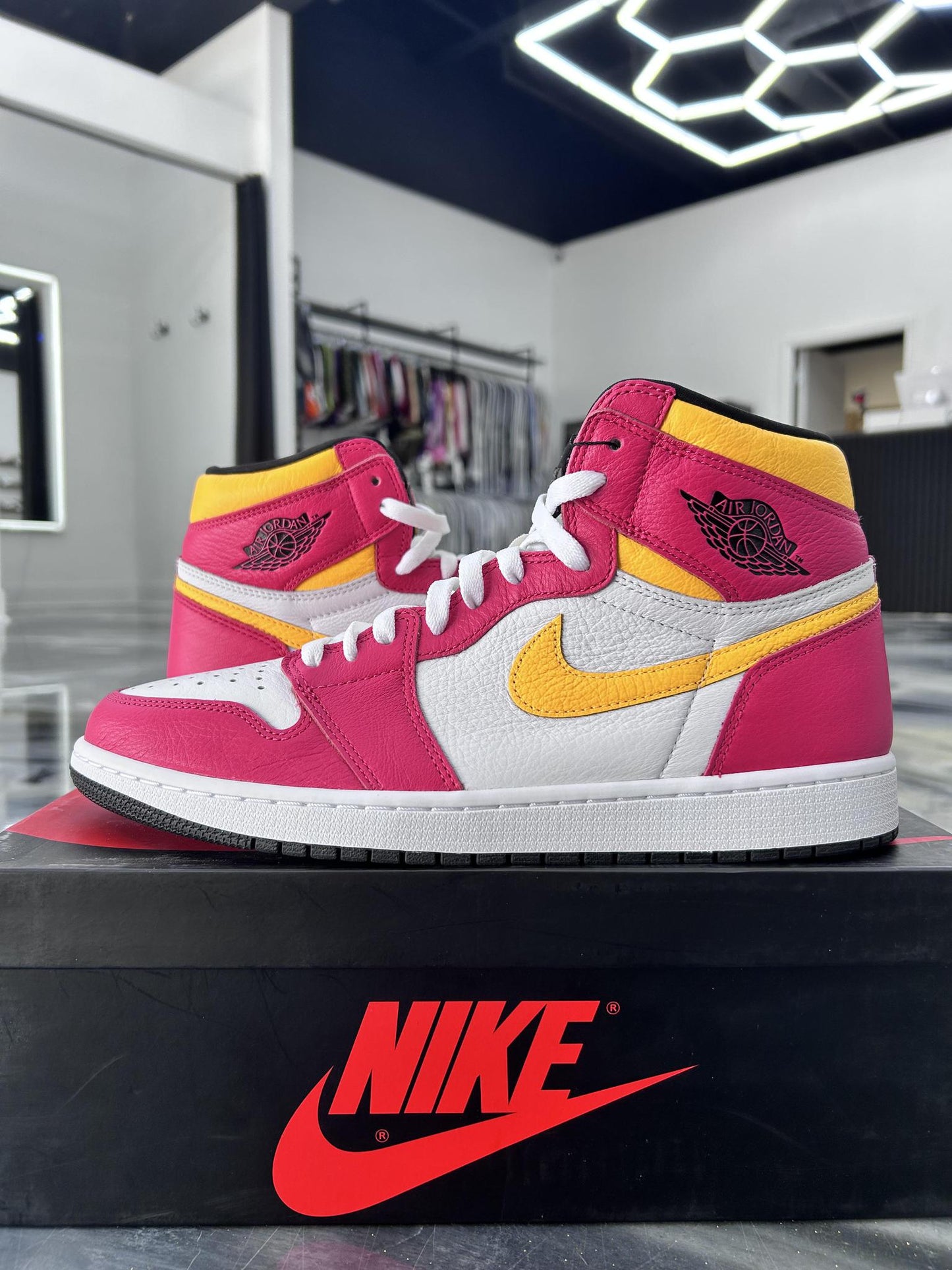 Jordan 1 "Light Fusion Red" Used Size 12