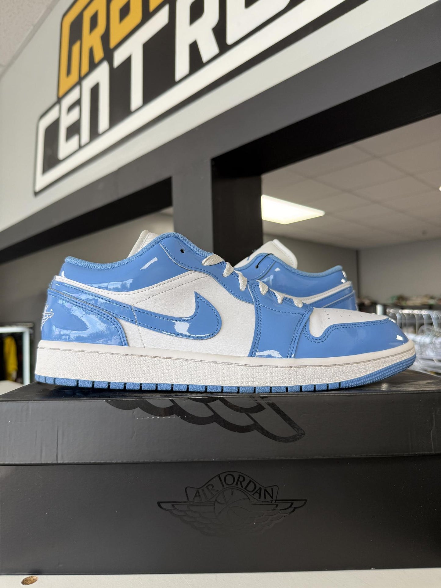 Jordan 1 Low "Legend Blue" Used Size 12