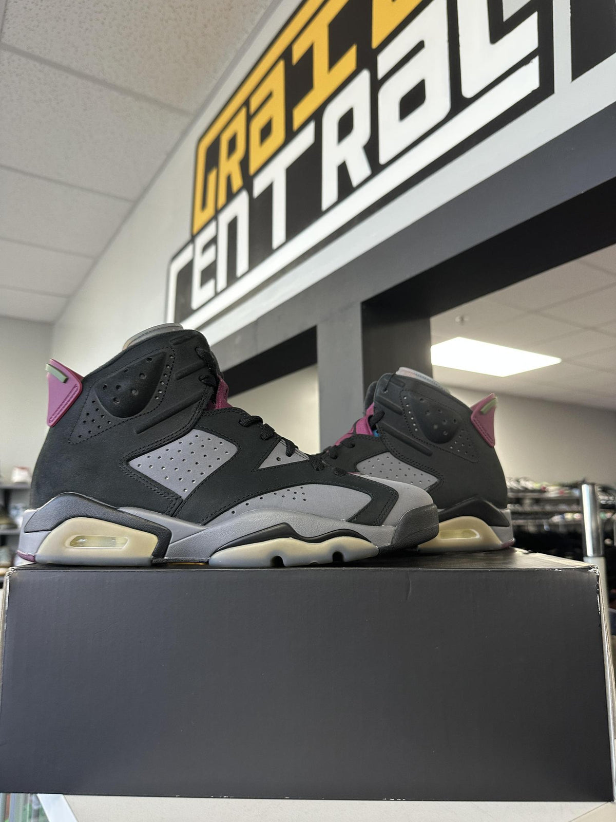 Jordan 6 "Bordeaux" Size 8.5 Used