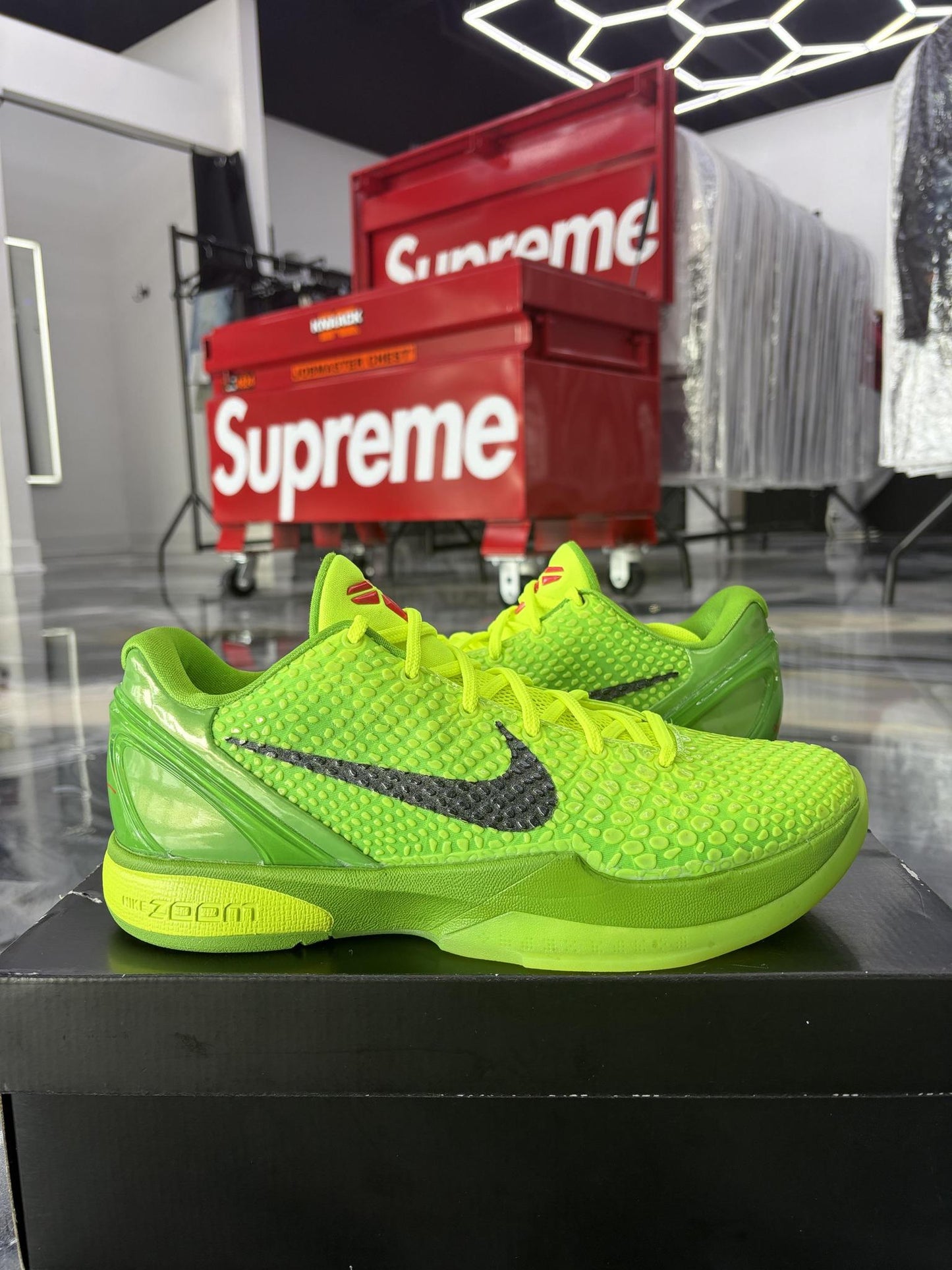 Kobe 6 "Grinch" Used Size 10.5