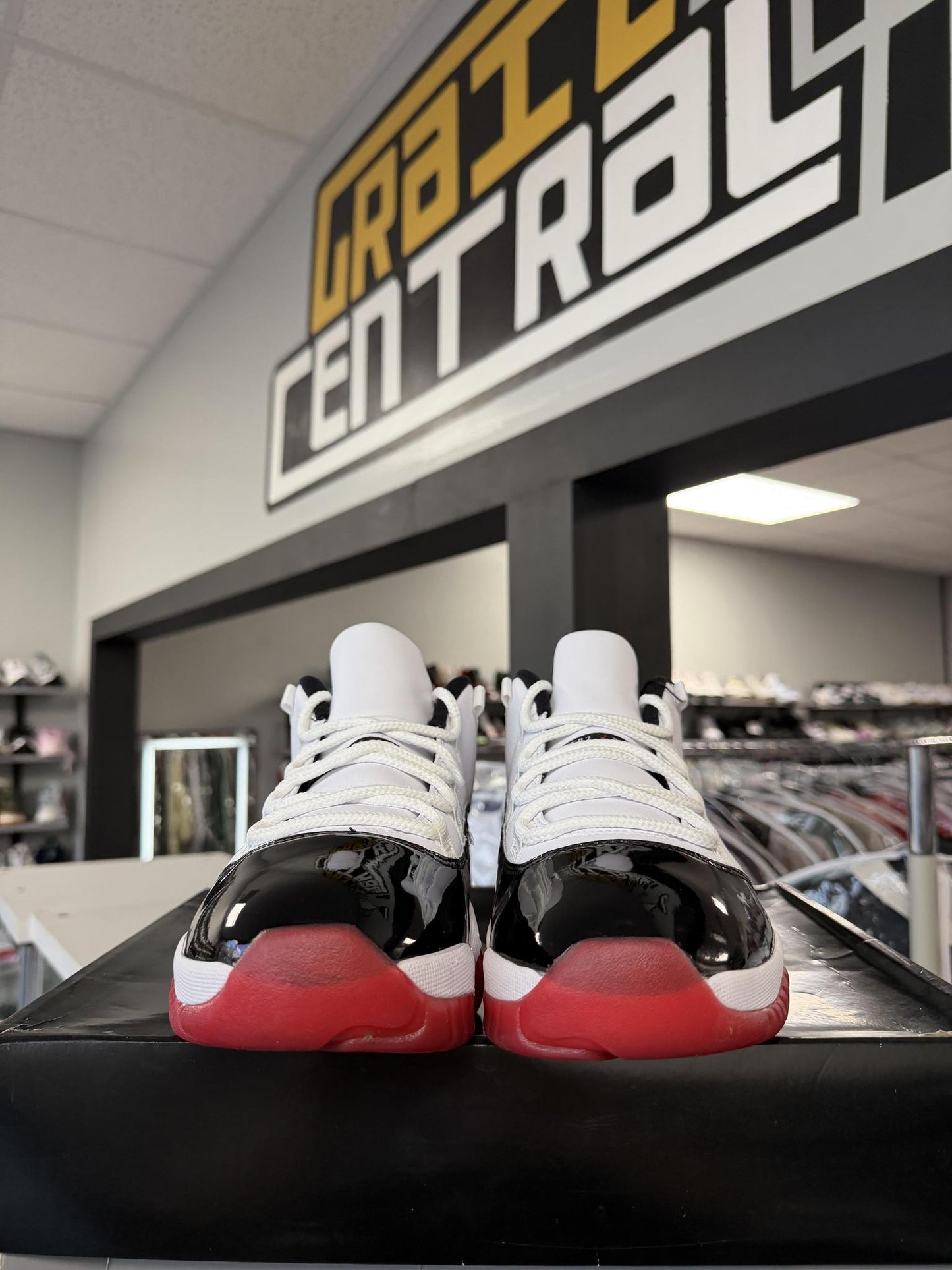 Jordan 11 Low "Concord Bred" Used Size 13