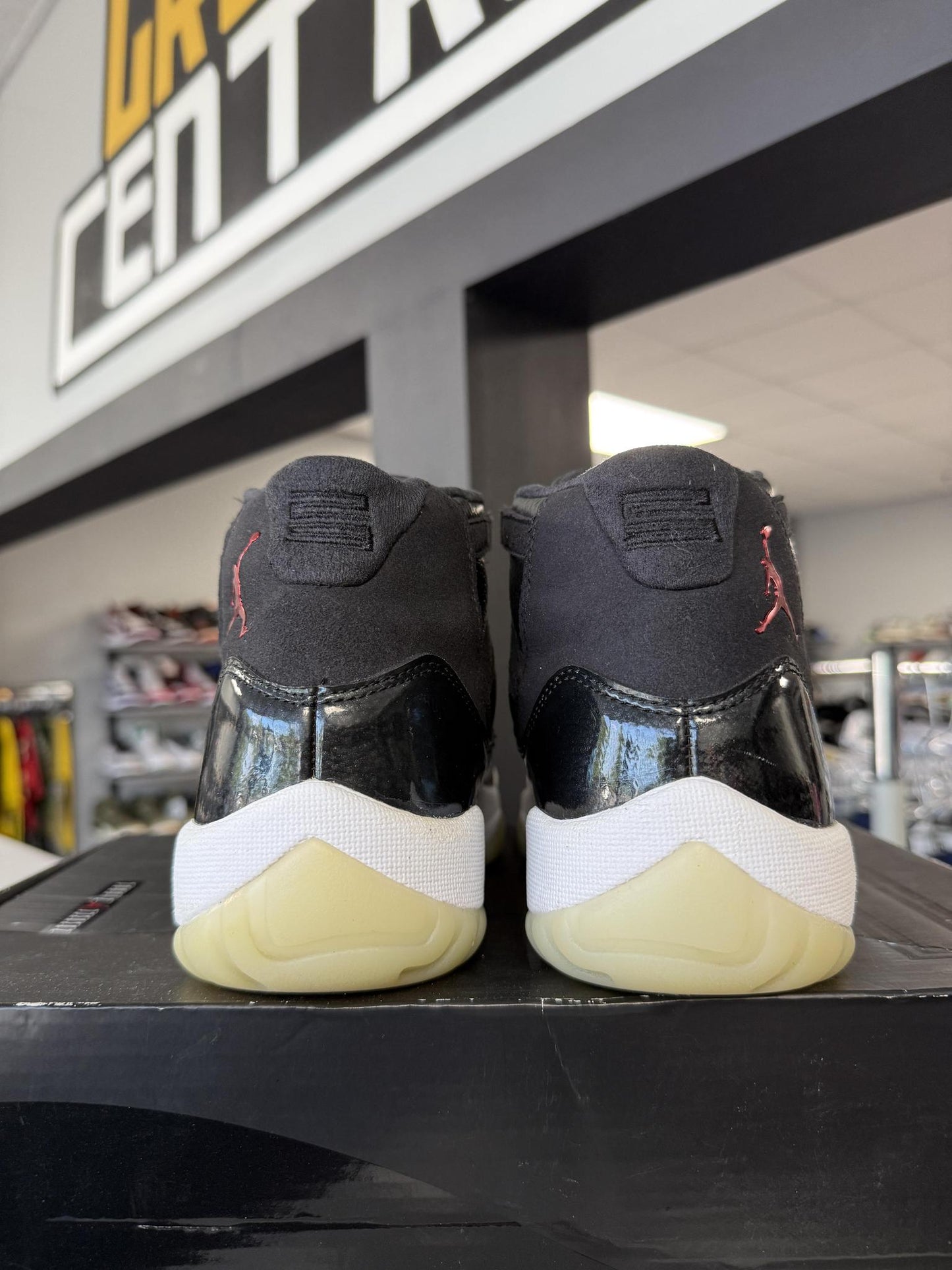 Jordan 11 "72-10" Used Size 7.5
