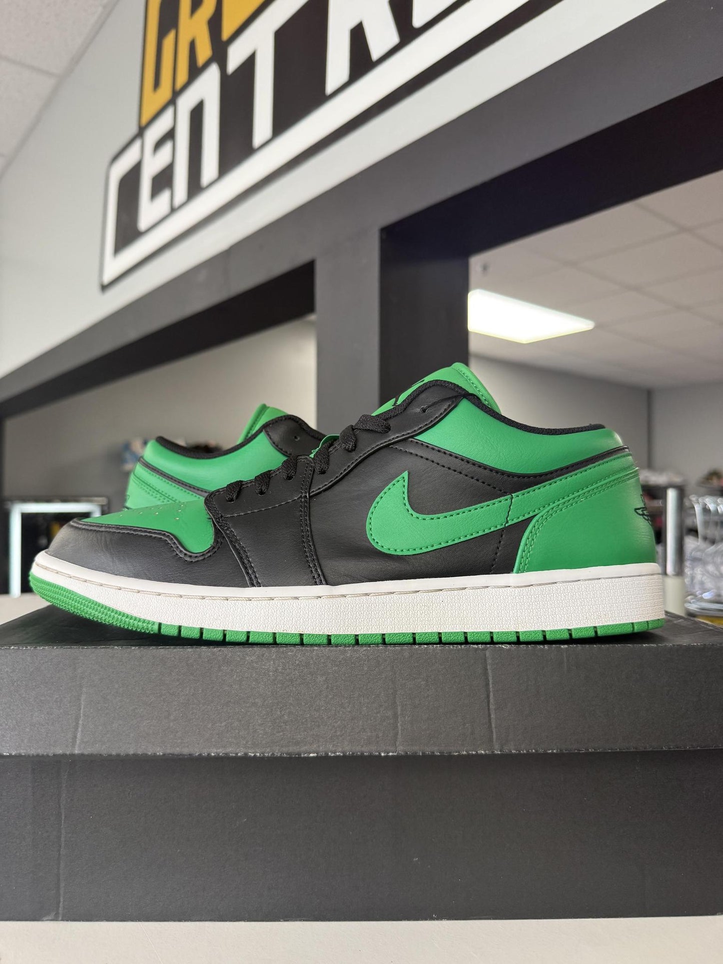 Jordan 1 Low "Lucky Green" Used Size 12.5