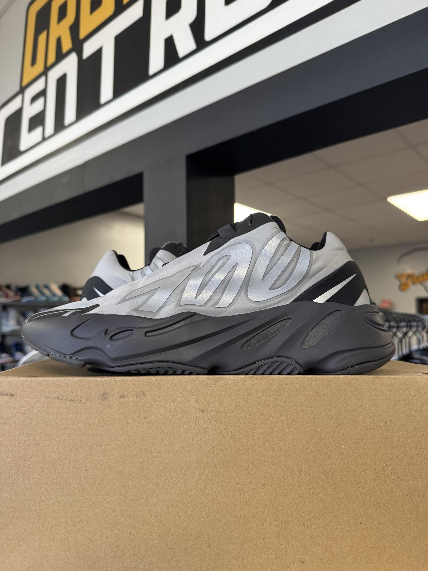 Yeezy MNVN "Metal" Used Size 10