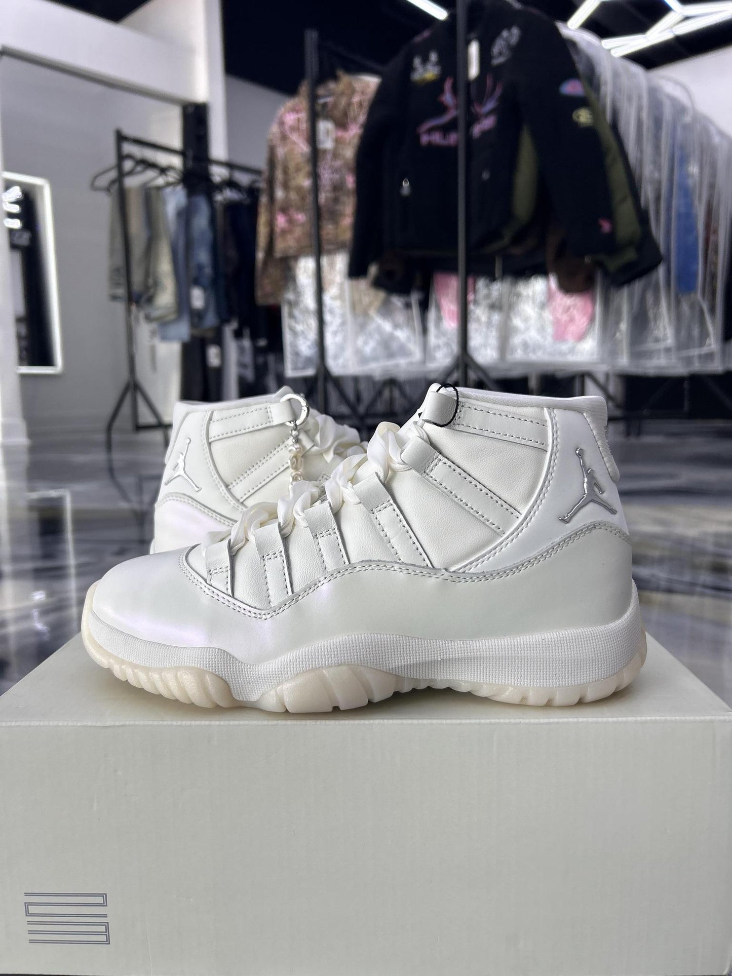 Jordan 11 "Pearl" Used Size 5.5Y/7W