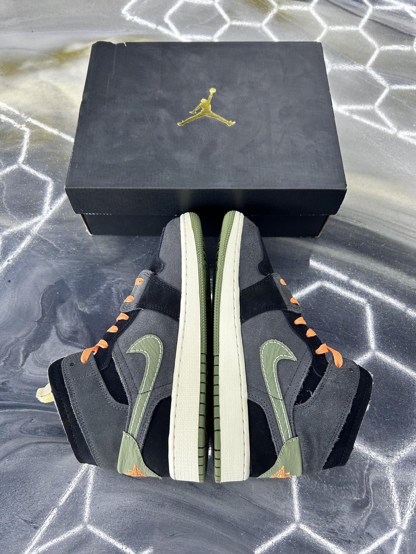 Jordan 1 Mid "Craft Olive" Used Size 5Y/6.5W