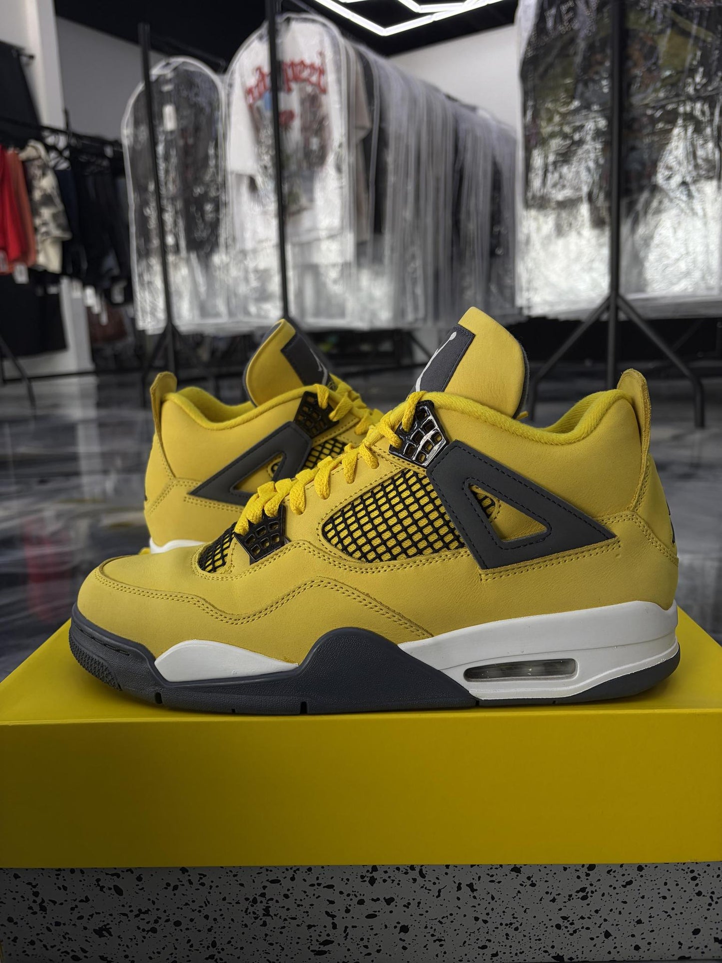 Jordan 4 "Lightning" Used Size 10.5