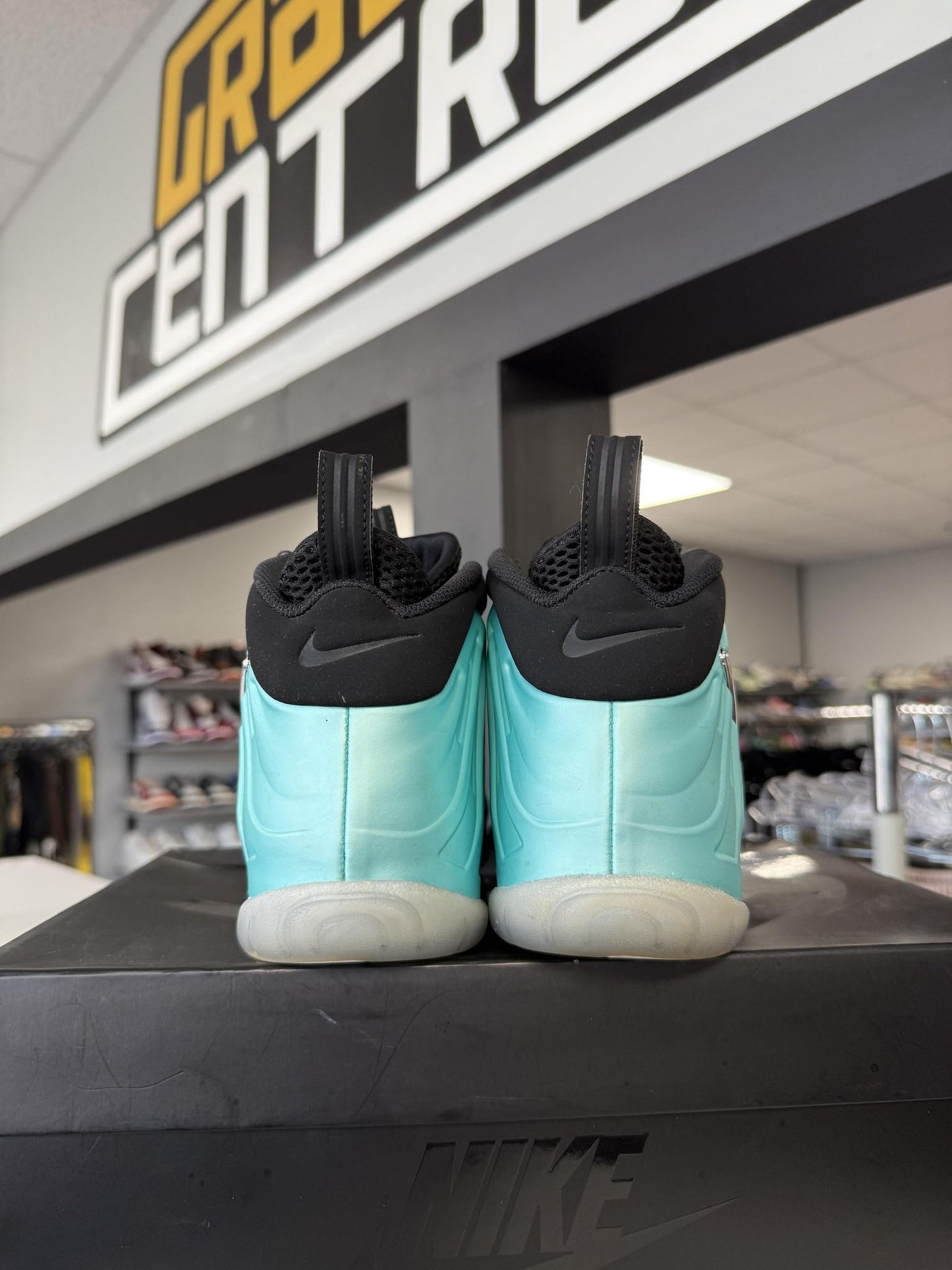 Nike Foamposite "Island Green" Used Size 7Y/8.5W