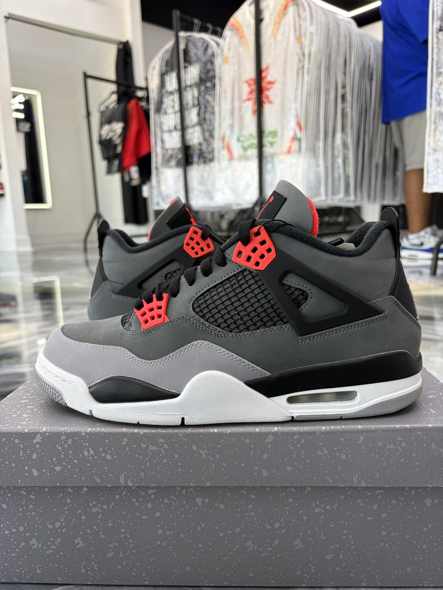 Jordan 4 "Infrared" Used Size 10.5