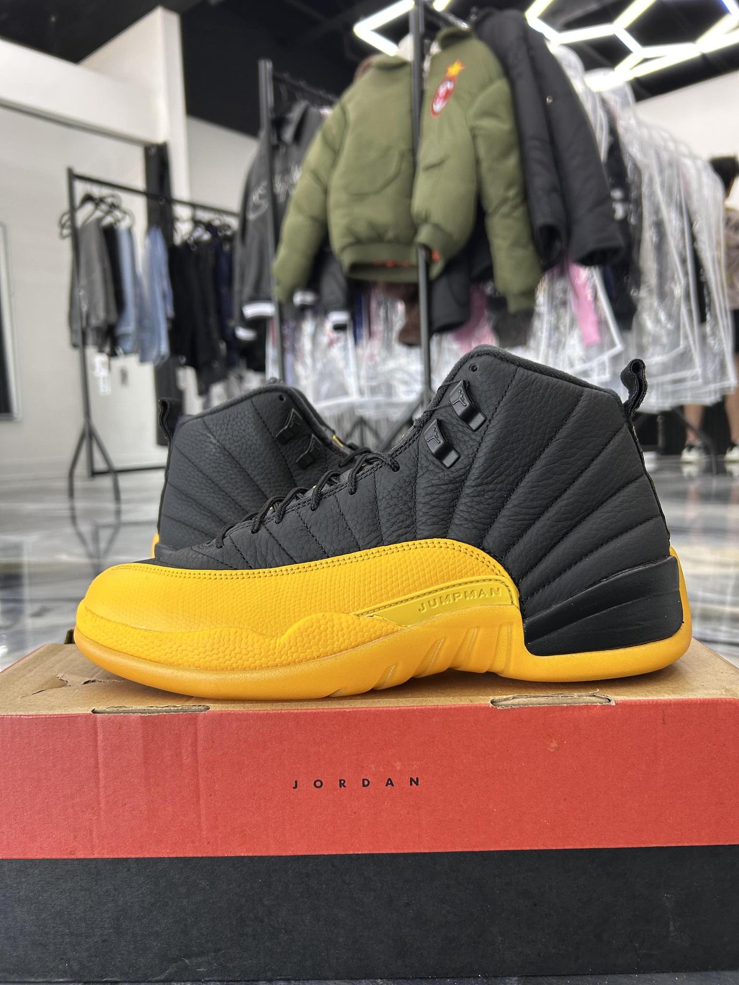 Jordan 12 "University Gold" Used Size 10