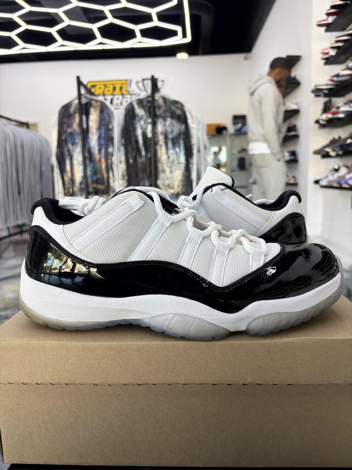Jordan 11 Low "Concord" Used Size 12