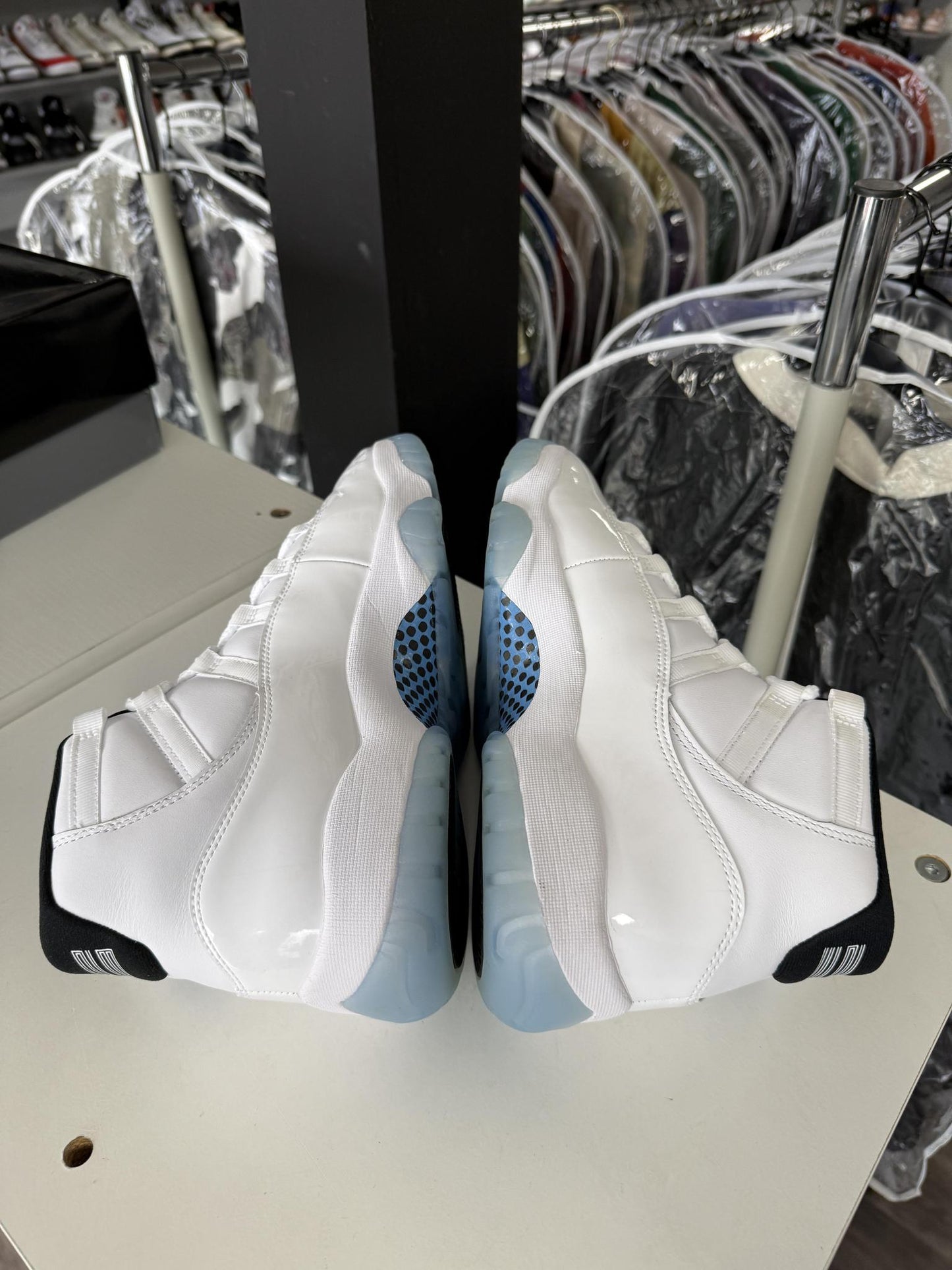 Jordan 11 "Legend Blue" Used Size 9.5