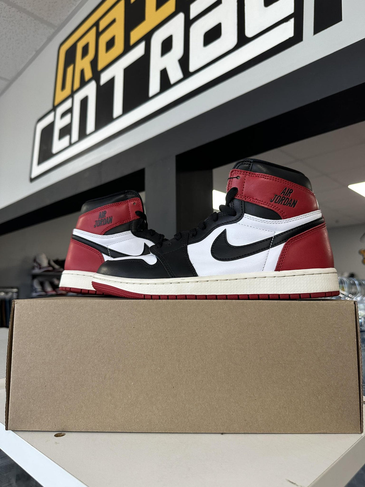 Jordan 1 Black Toe Used