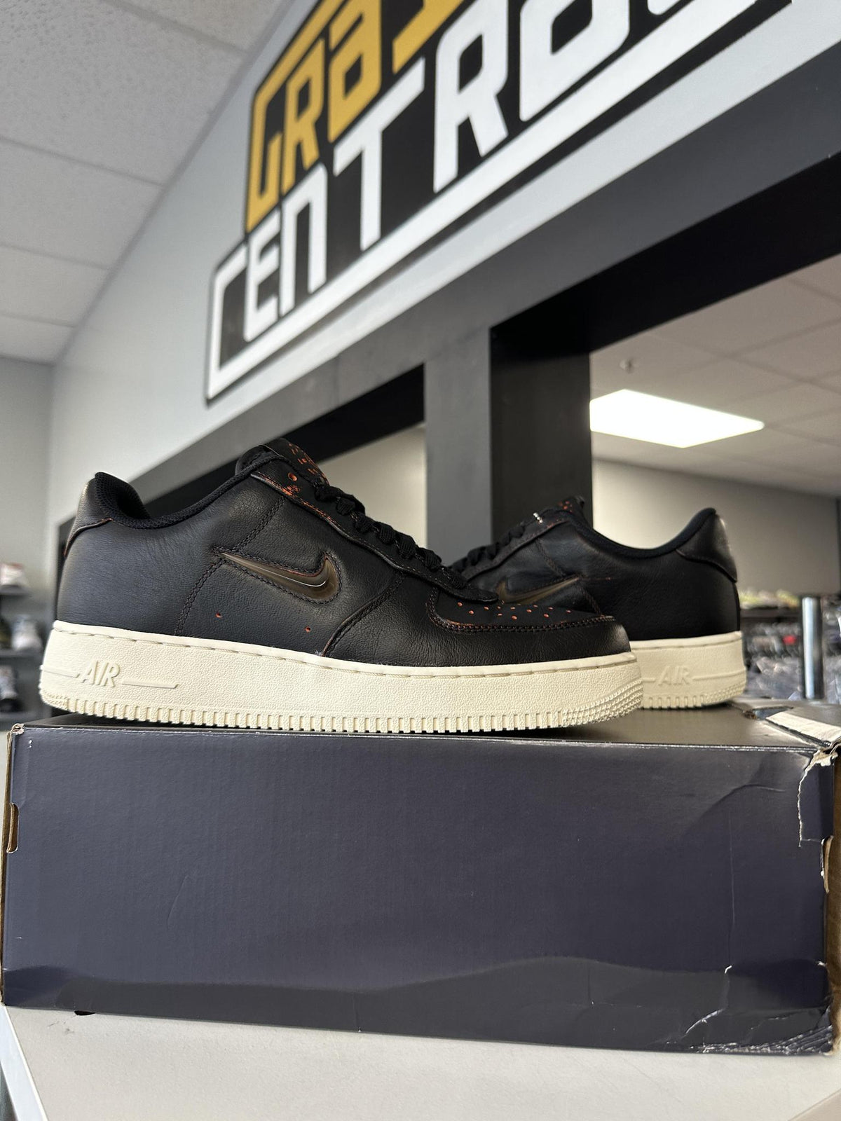 Nike AF1 Low "Rub Away Black" Used Size 9