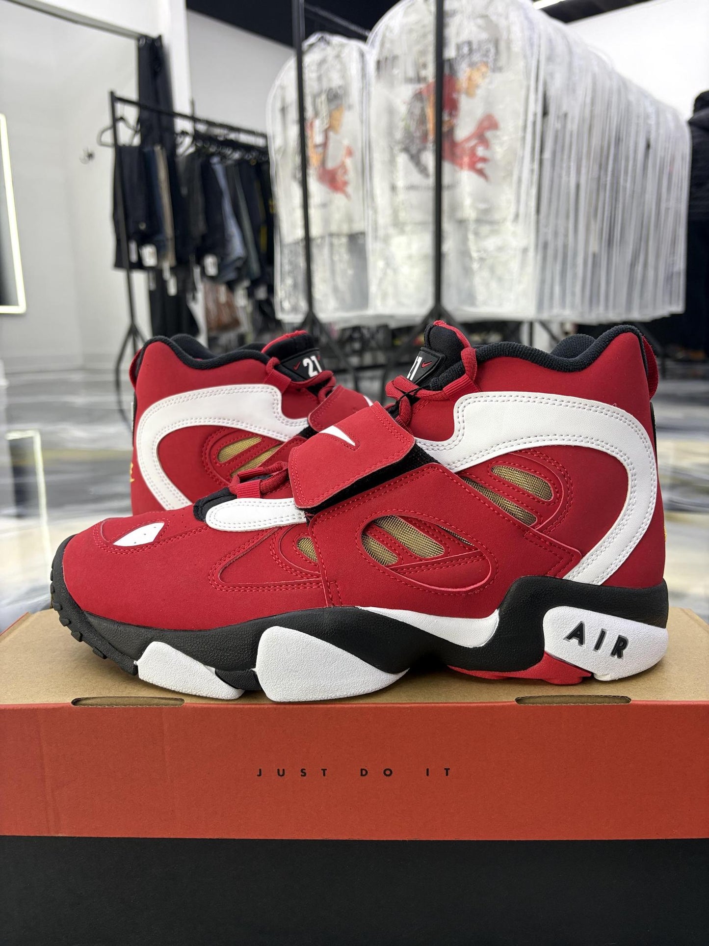 Nike Air Diamond Turf 2 "Red Gold" Used Size 11.5