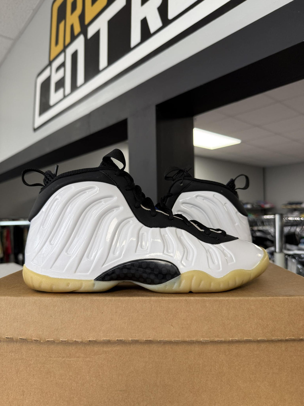 Nike Foamposite White and Black Used Size 7Y/8.5W
