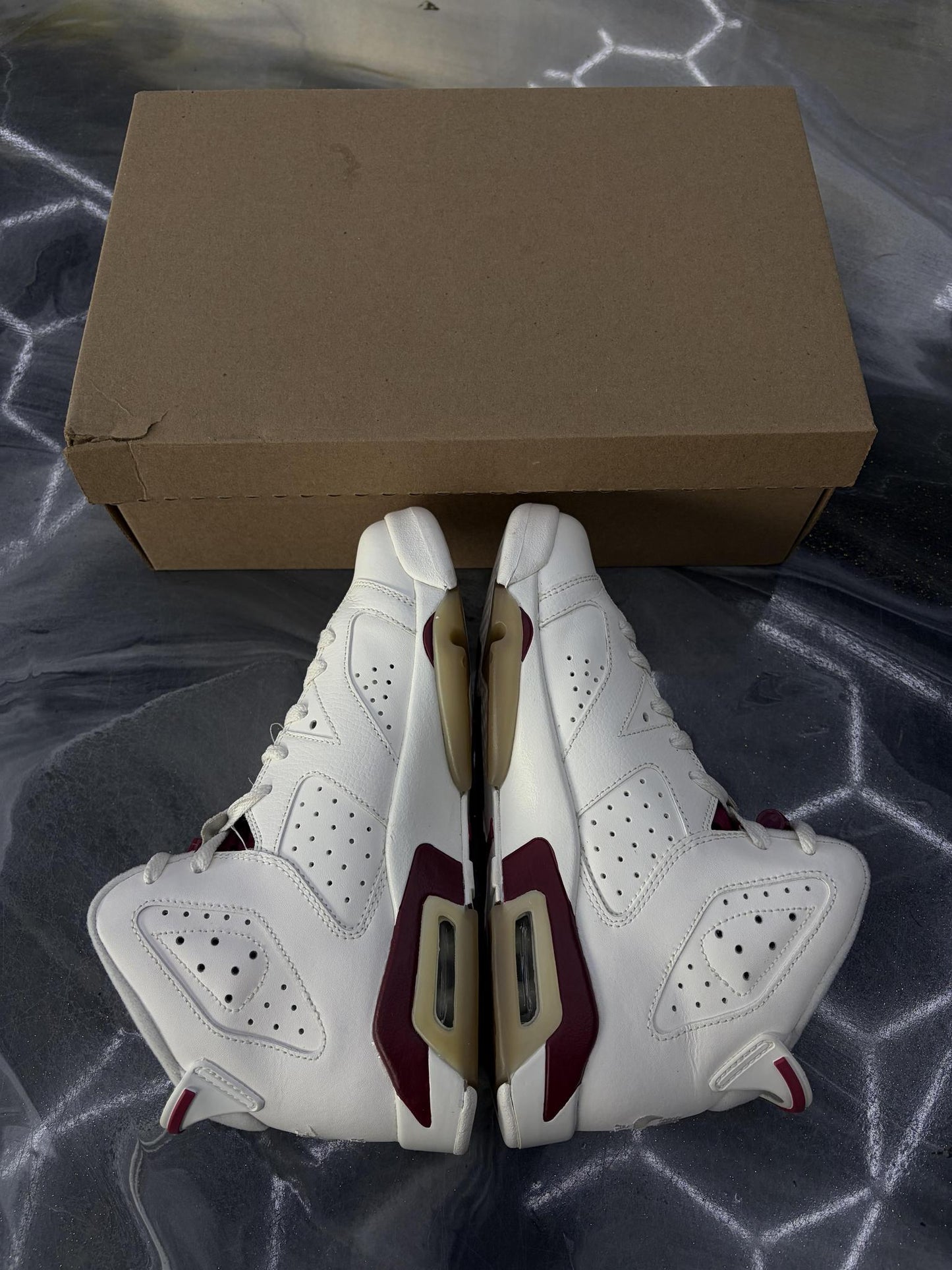 Jordan 6 "Maroon" Used Size 7Y/8.5W