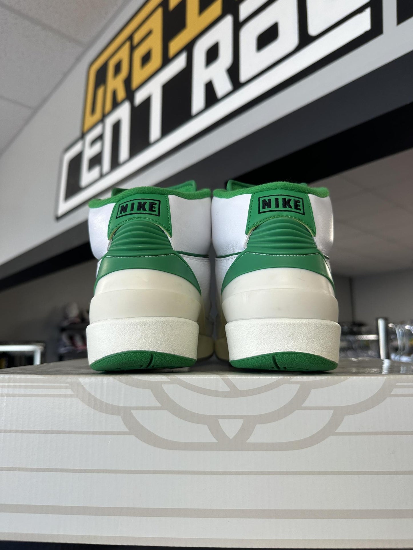 Jordan 2 "Lucky Green" Used Size 9.5