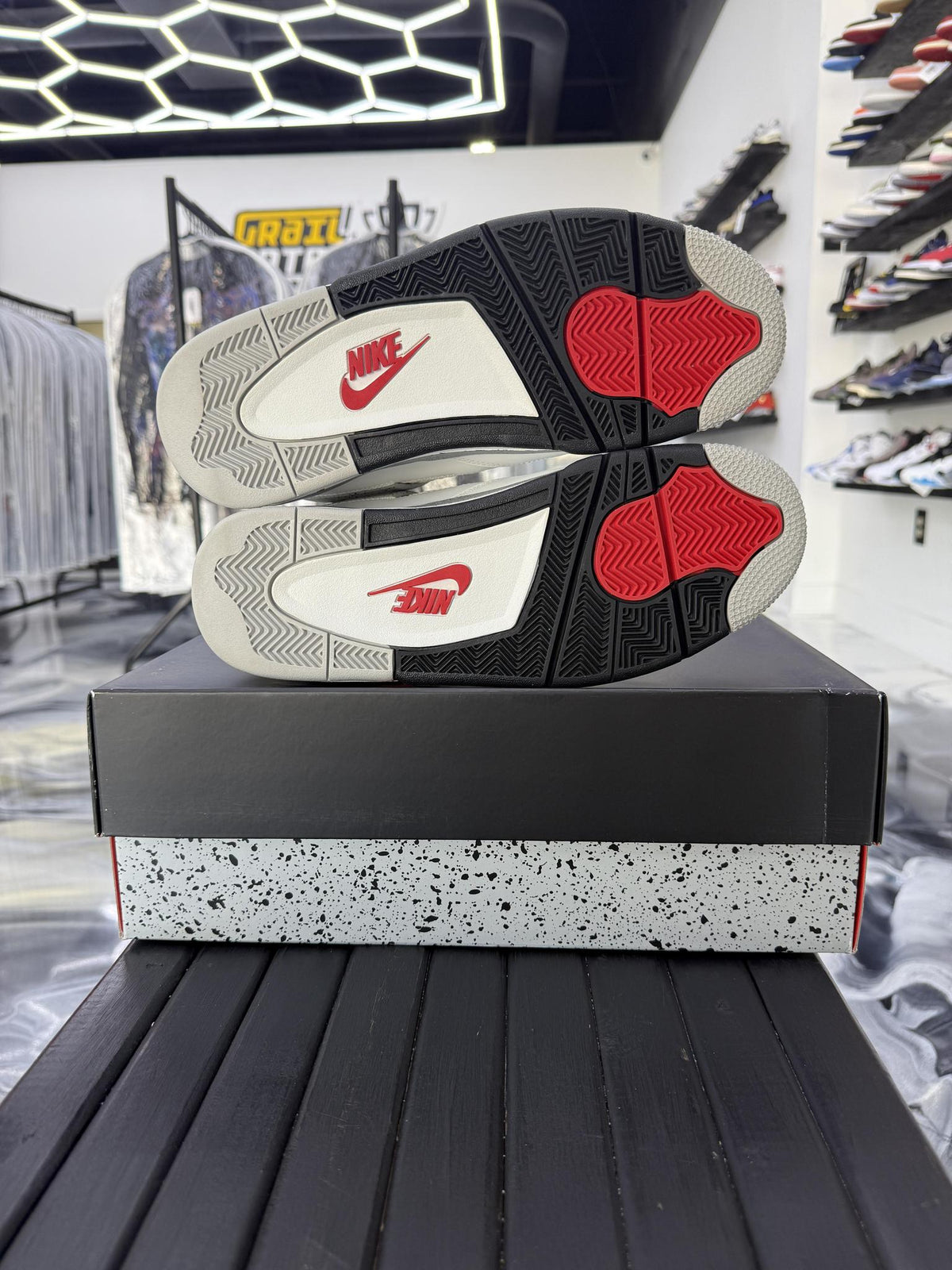 Jordan 4 "White Cement" Used Size 10.5