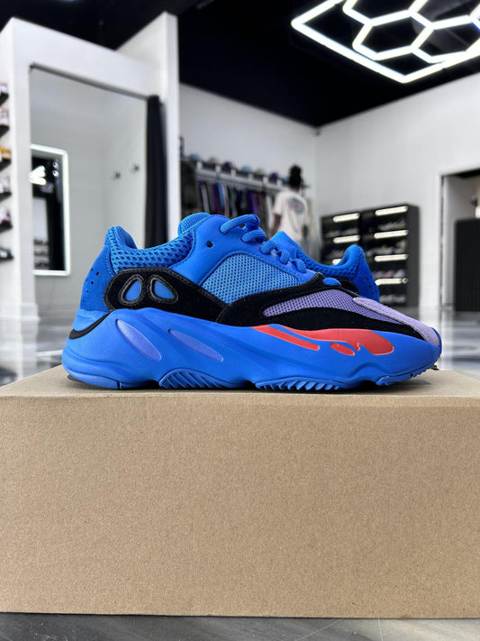 Yeezy 700 "Hi Res Blue" Used Size 5.5Y/7W