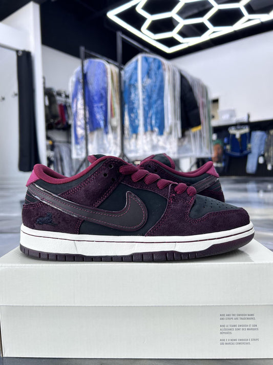 Nike SB Dunk Low Riot Skateshop Used Size 6Y/7.5W