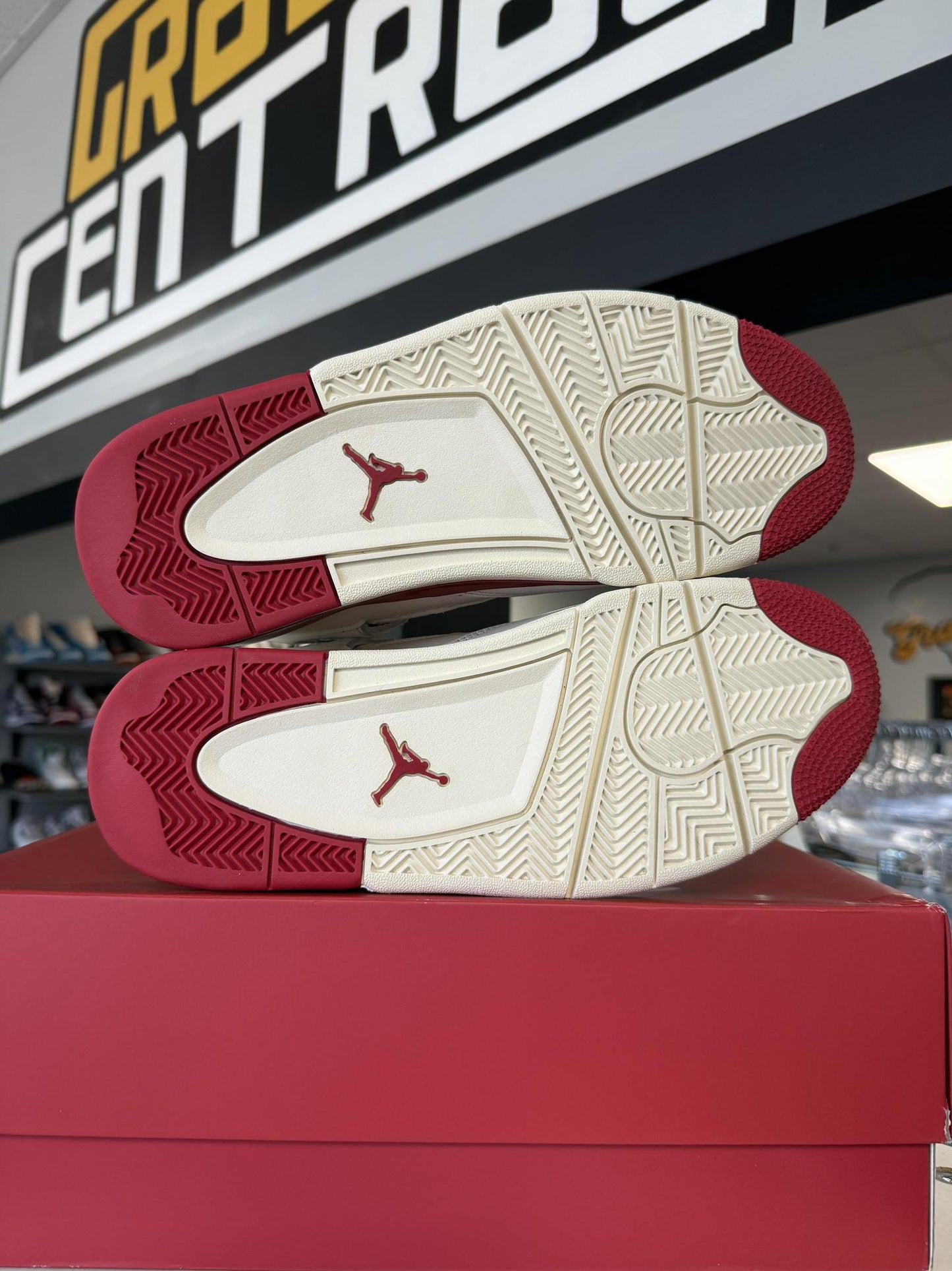Jordan 4 "Valentines Day" Used Size 8.5