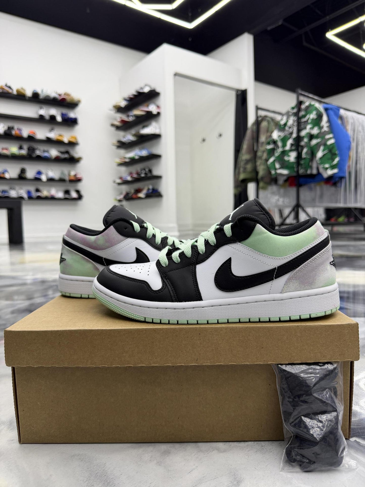 Jordan 1 Mid SE Dune Red Used Size 12