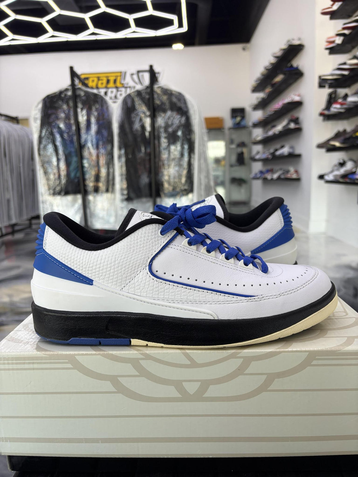 Jordan 2 Low "Varsity Royal" Used Size 9