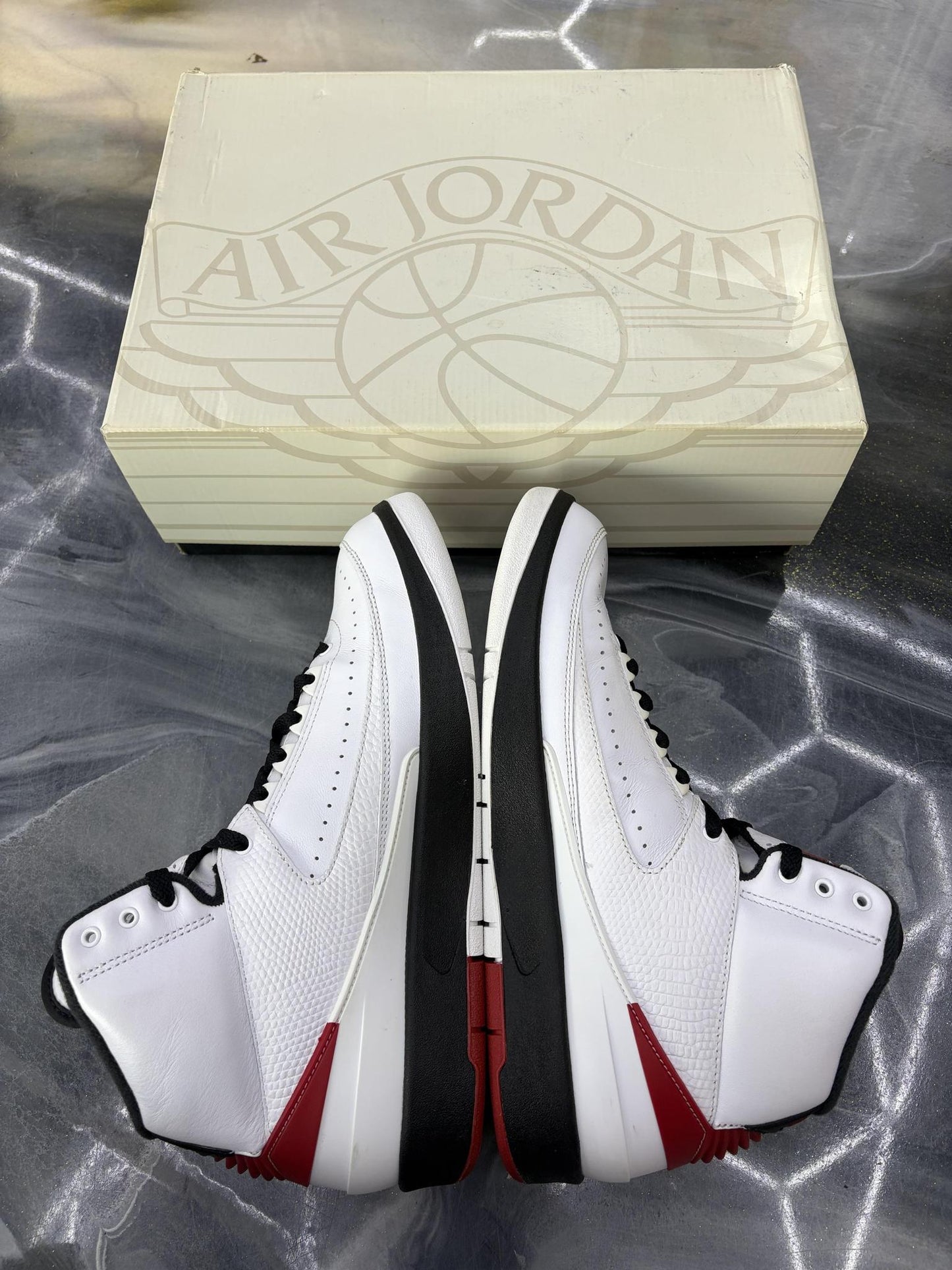 Jordan 2 "Chicago" Used Size 10.5