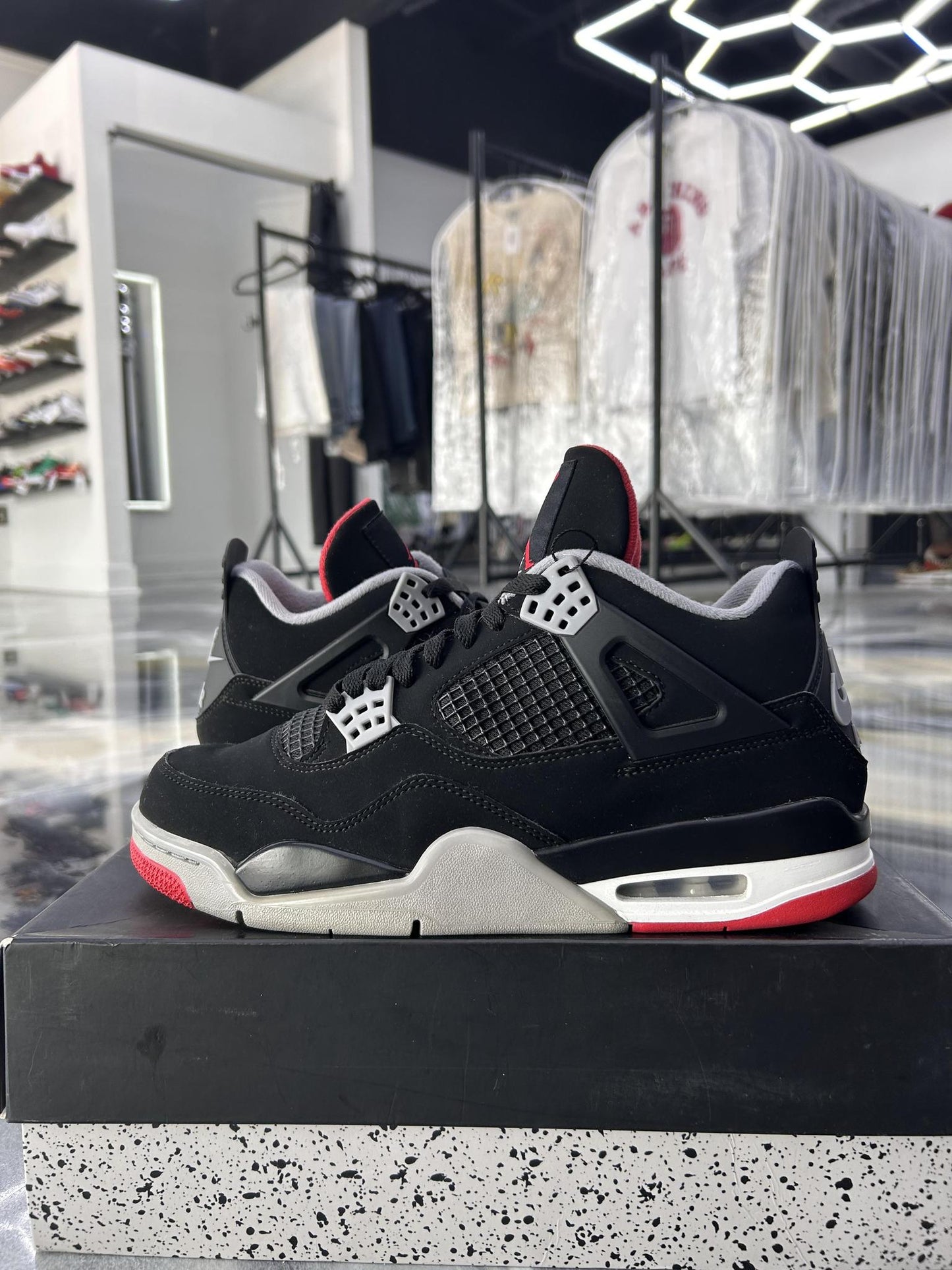 Jordan 4 "Bred 2019" Used Size 9.5