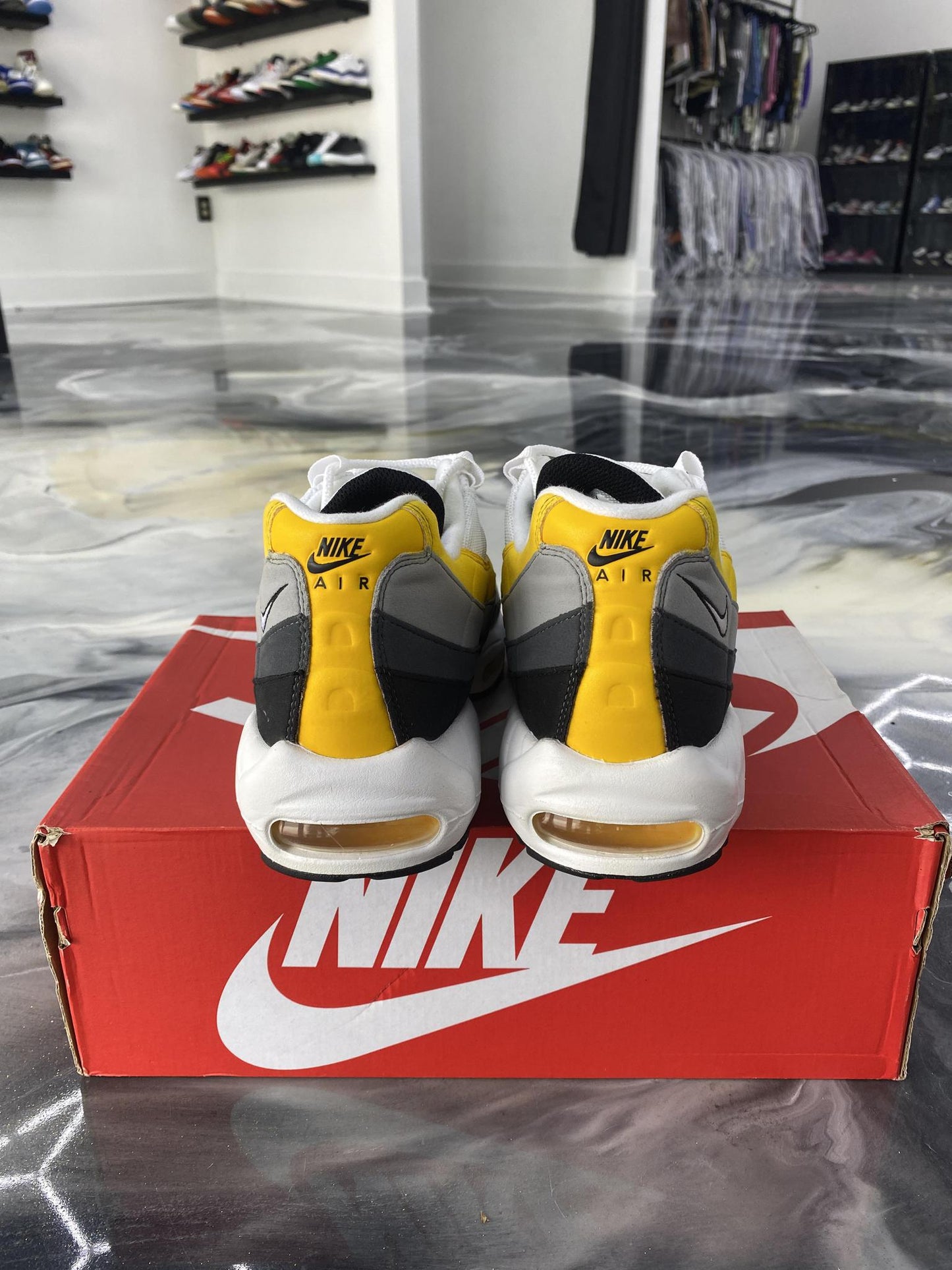 Nike Air Max 95 "White Yellow Grey" Used Size 12