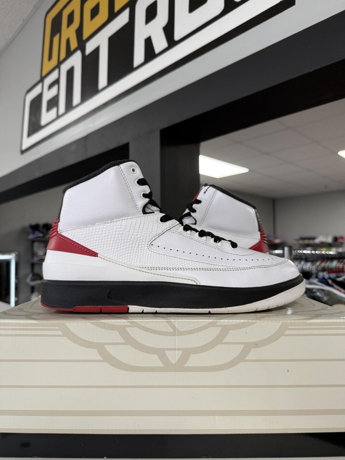Jordan 2 "Chicago" Used Size 9.5