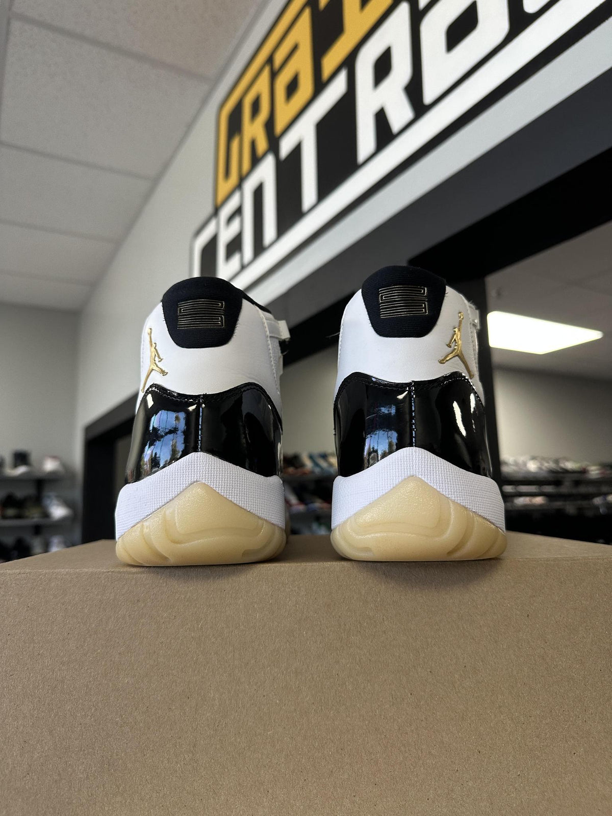 Jordan 11 "Gratitude" Size 10 Used