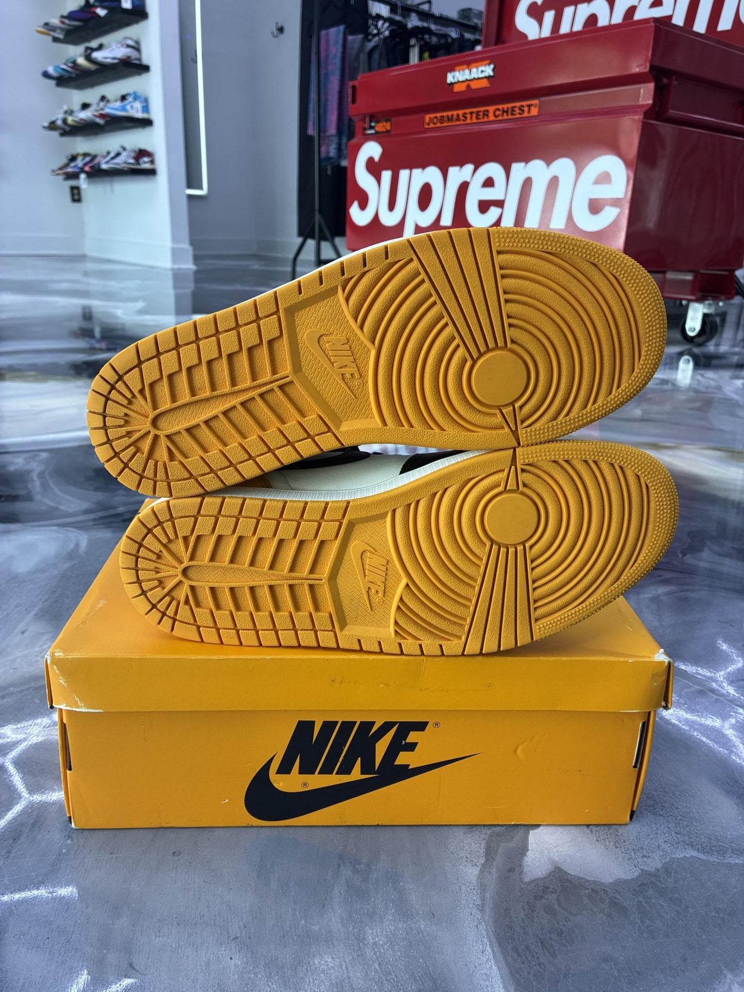 Jordan 1 "Taxi" Used Size 11.5