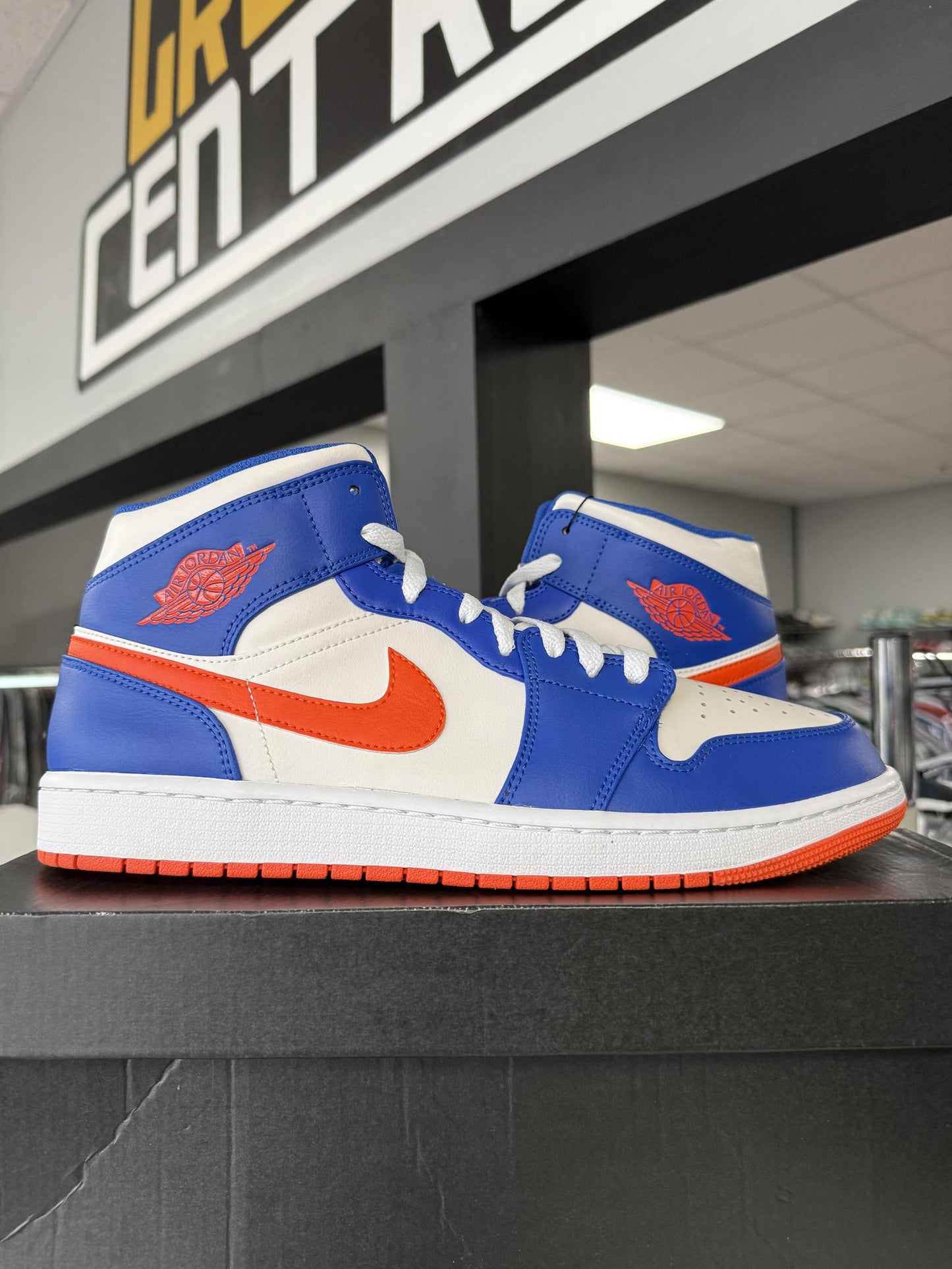 Jordan 1 Mid "Knicks" Used Size 12