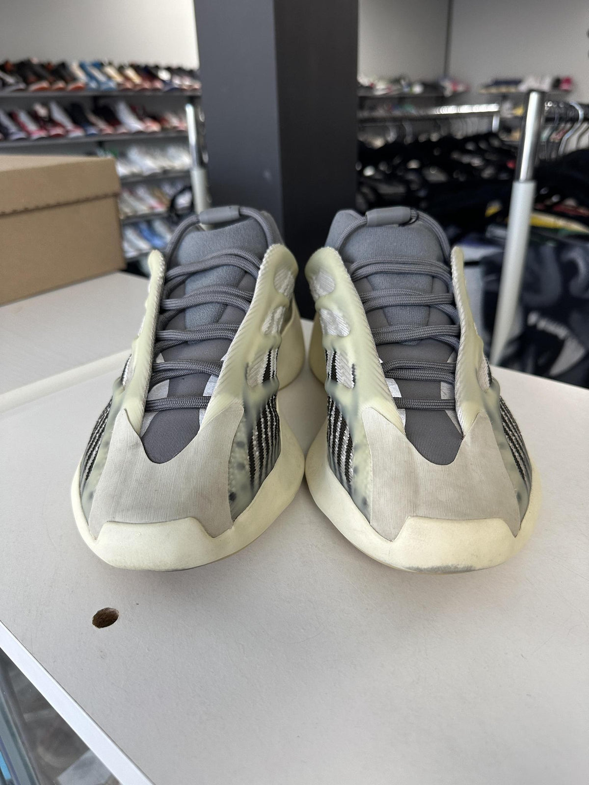 Adidas Yeezy 700 V3 "Grey Tan" 10 Used