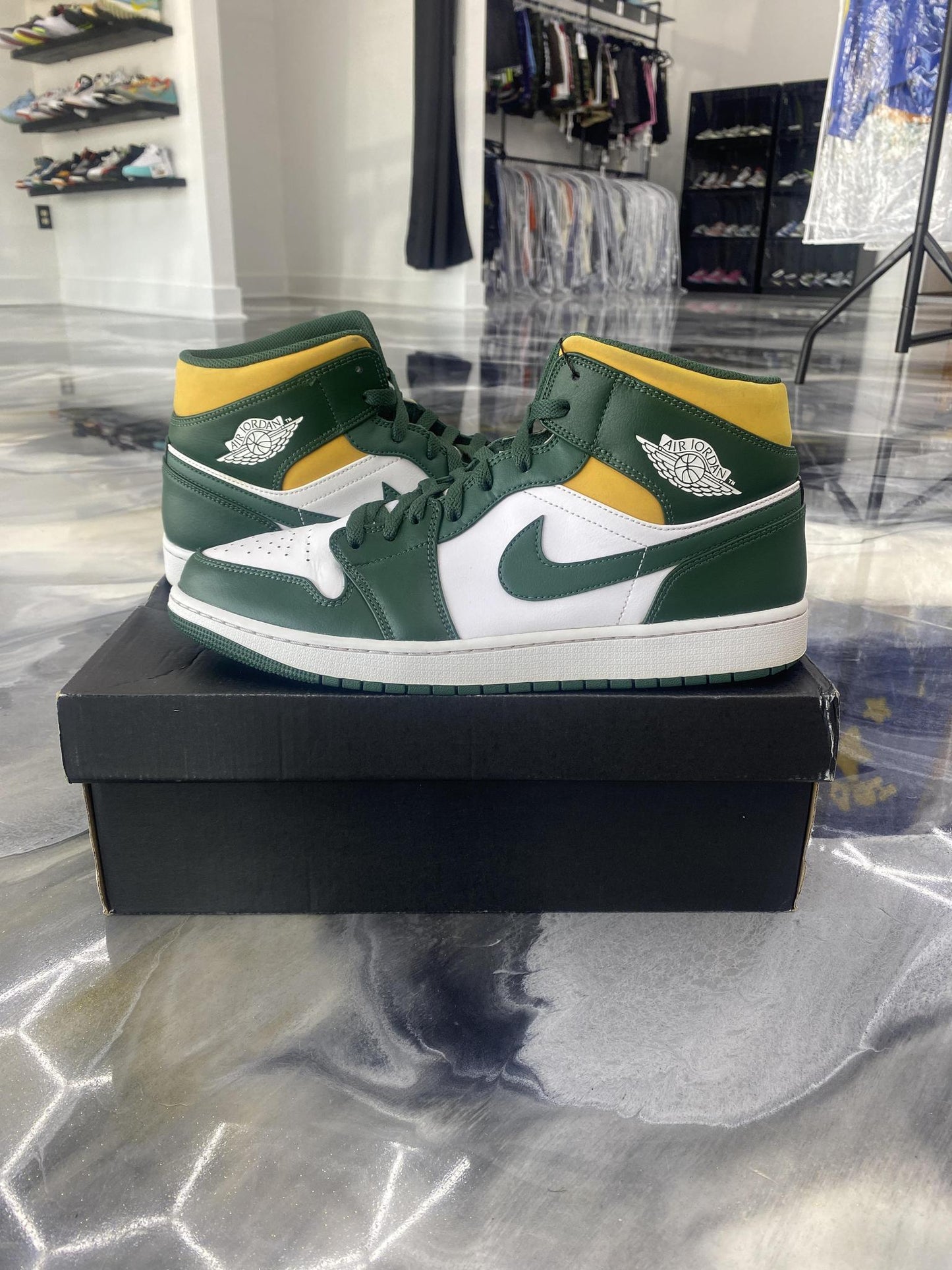 Jordan 1 Mid "Supersonics" Used Size 13
