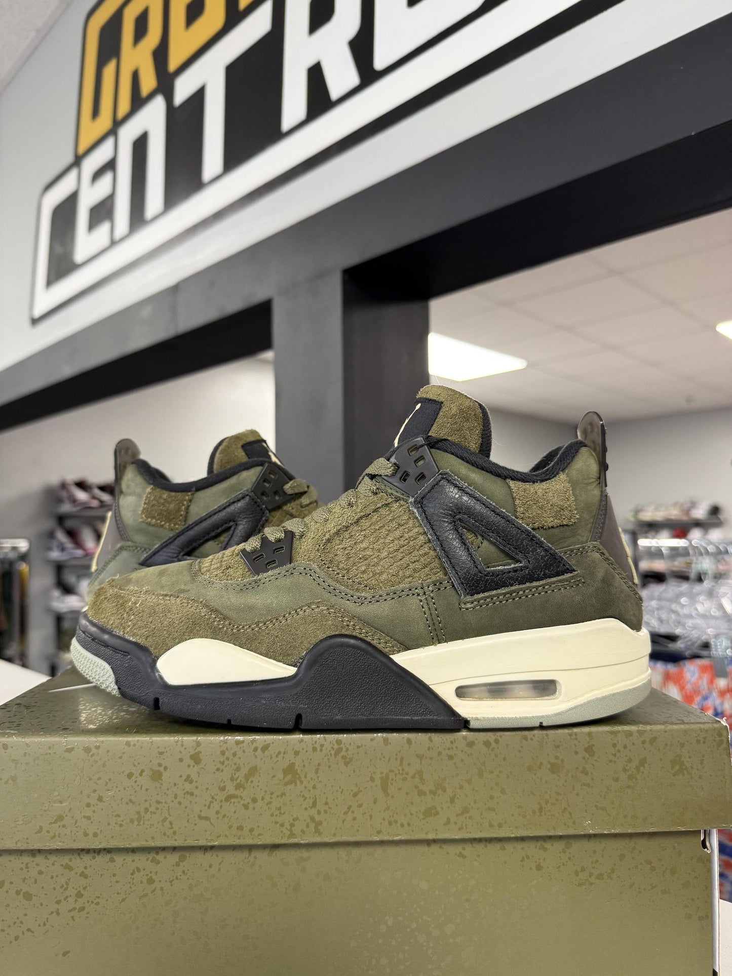 Jordan 4 Craft Olive Used Size 6Y/7.5W