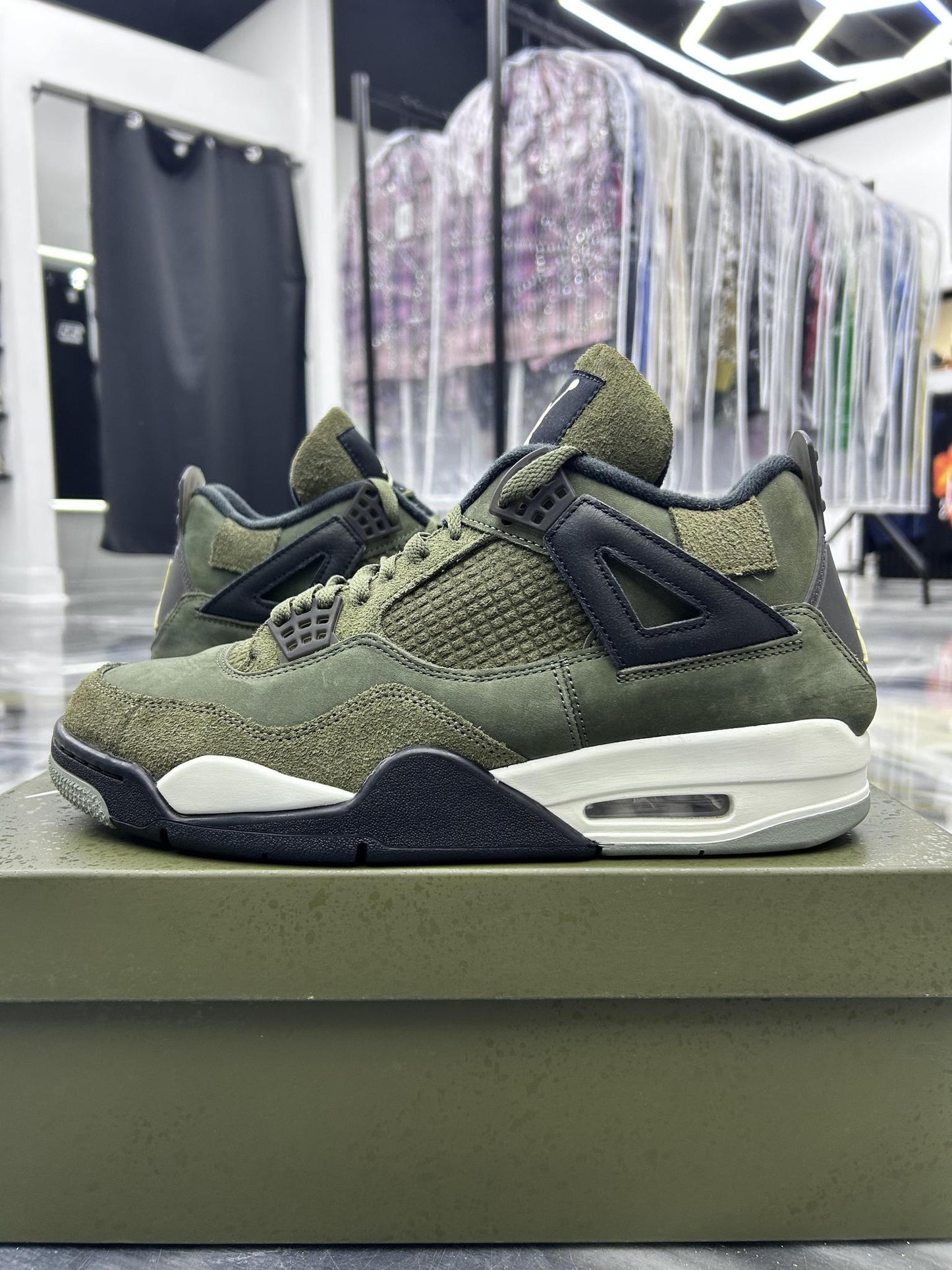 Jordan 4 "Craft Olive" Used Size 11.5