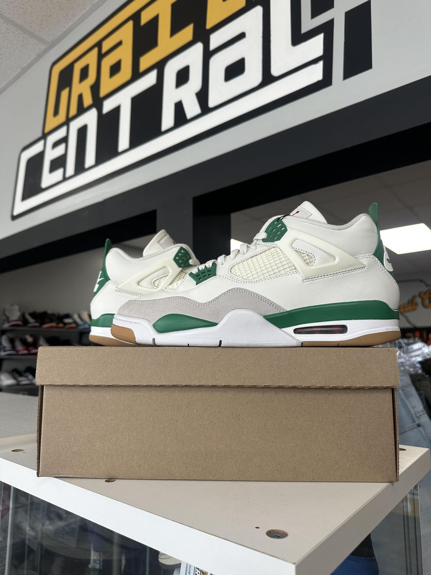 Jordan 4 SB "Pine Green" Size 13