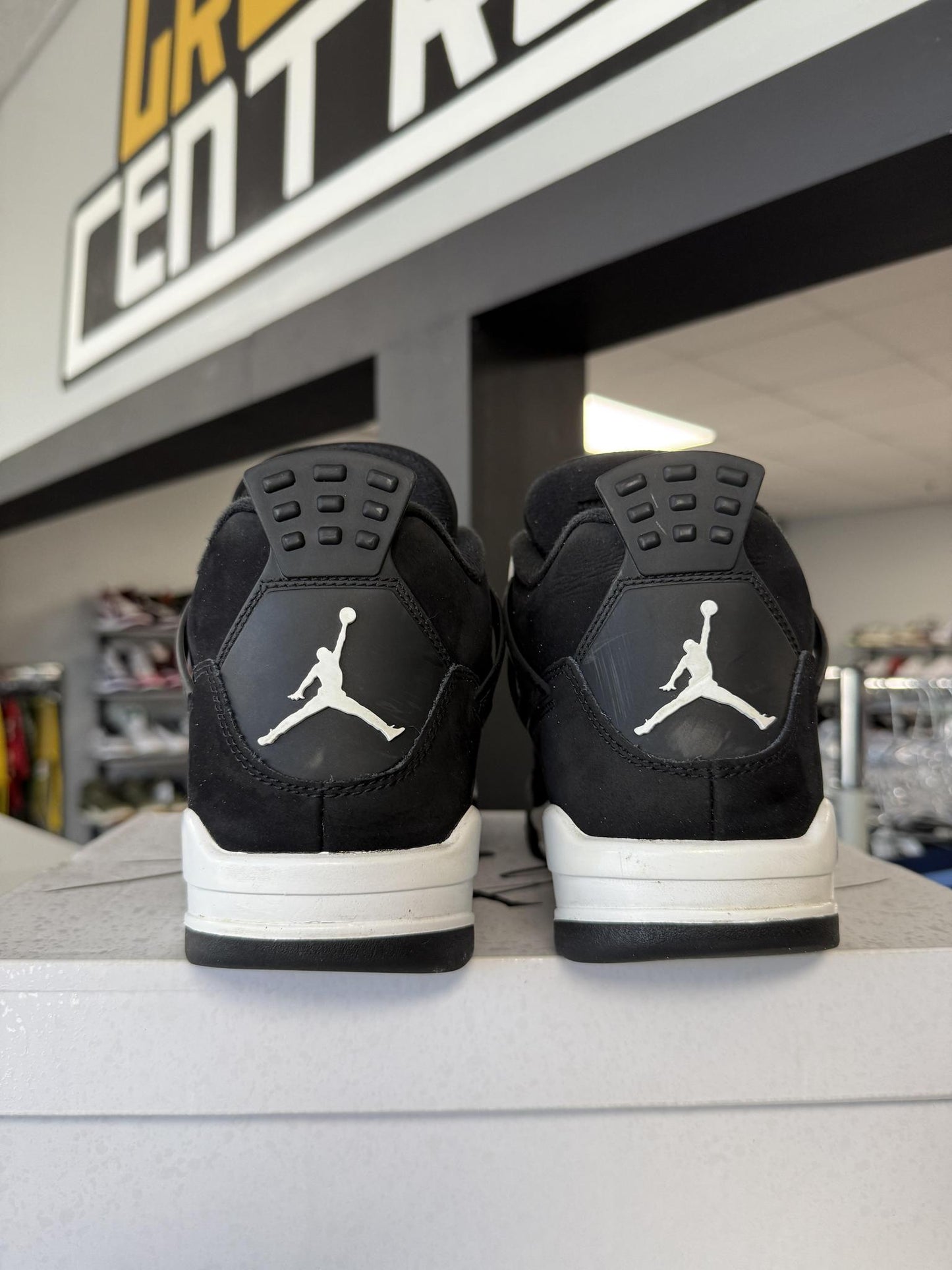 Jordan 4 "White Thunder" Used Size 8
