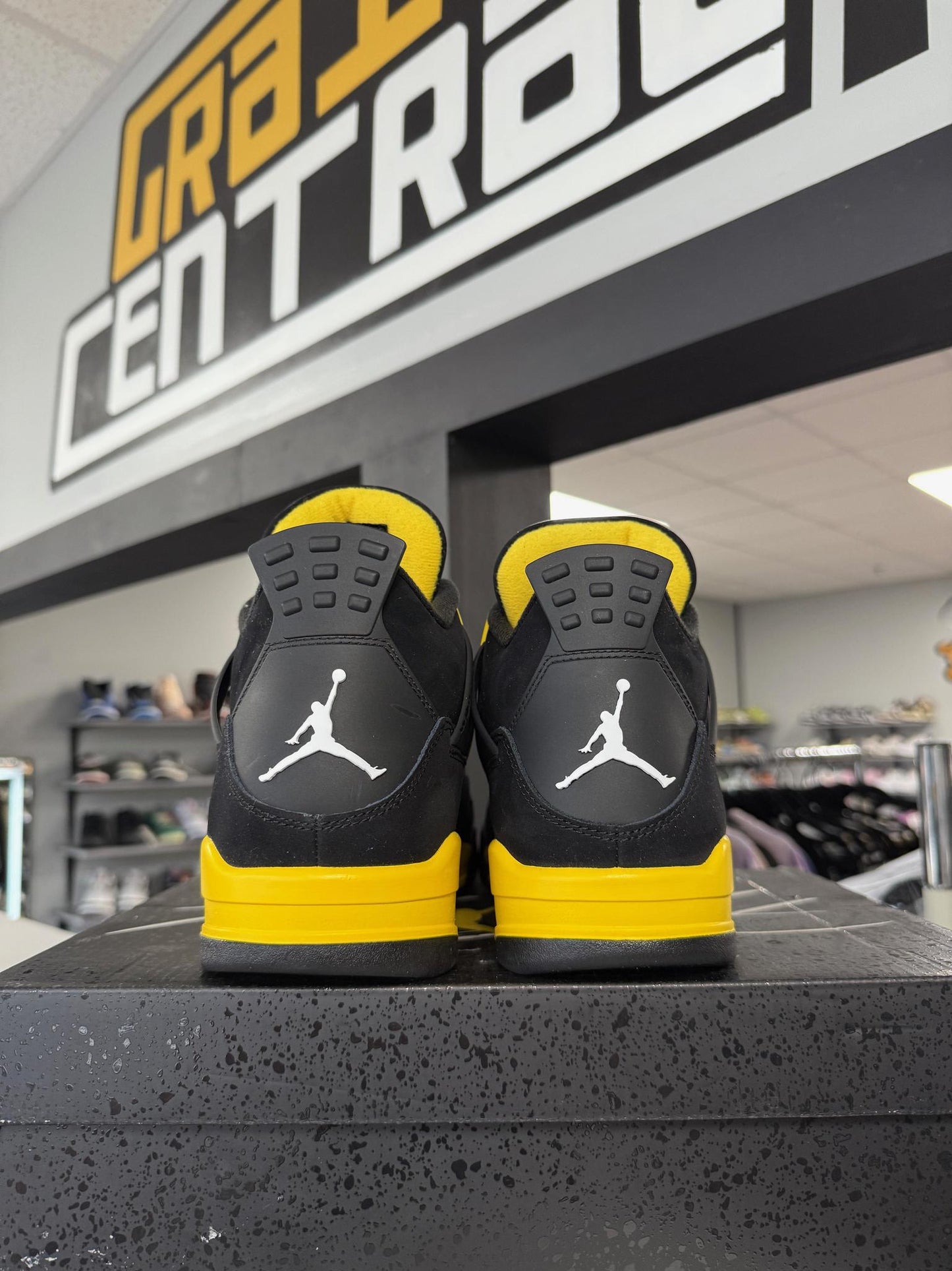 Jordan 4 "Thunder" Used Size 11