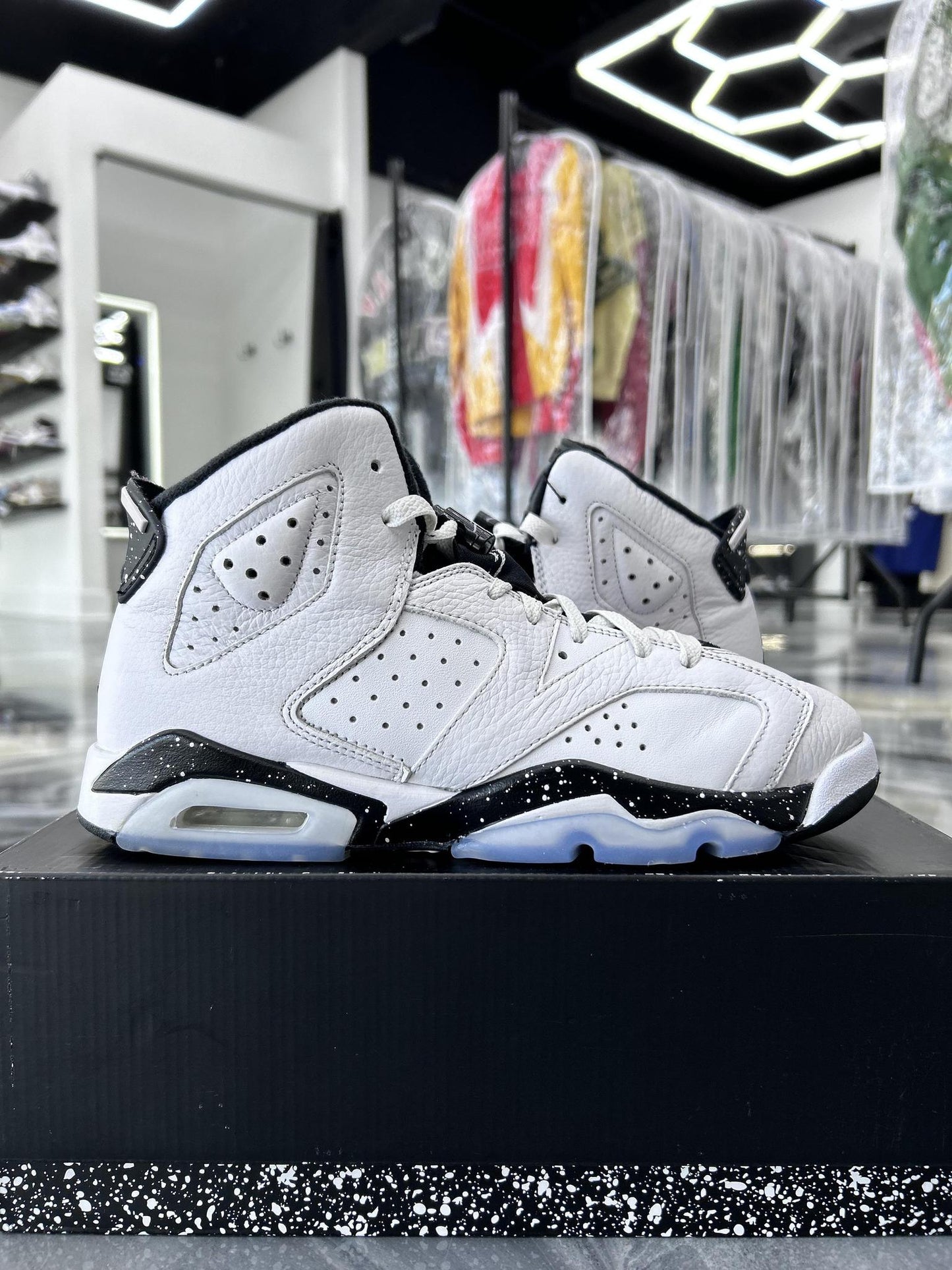 Jordan 6 "Reverse Oreo" Used Size 7Y/8.5W
